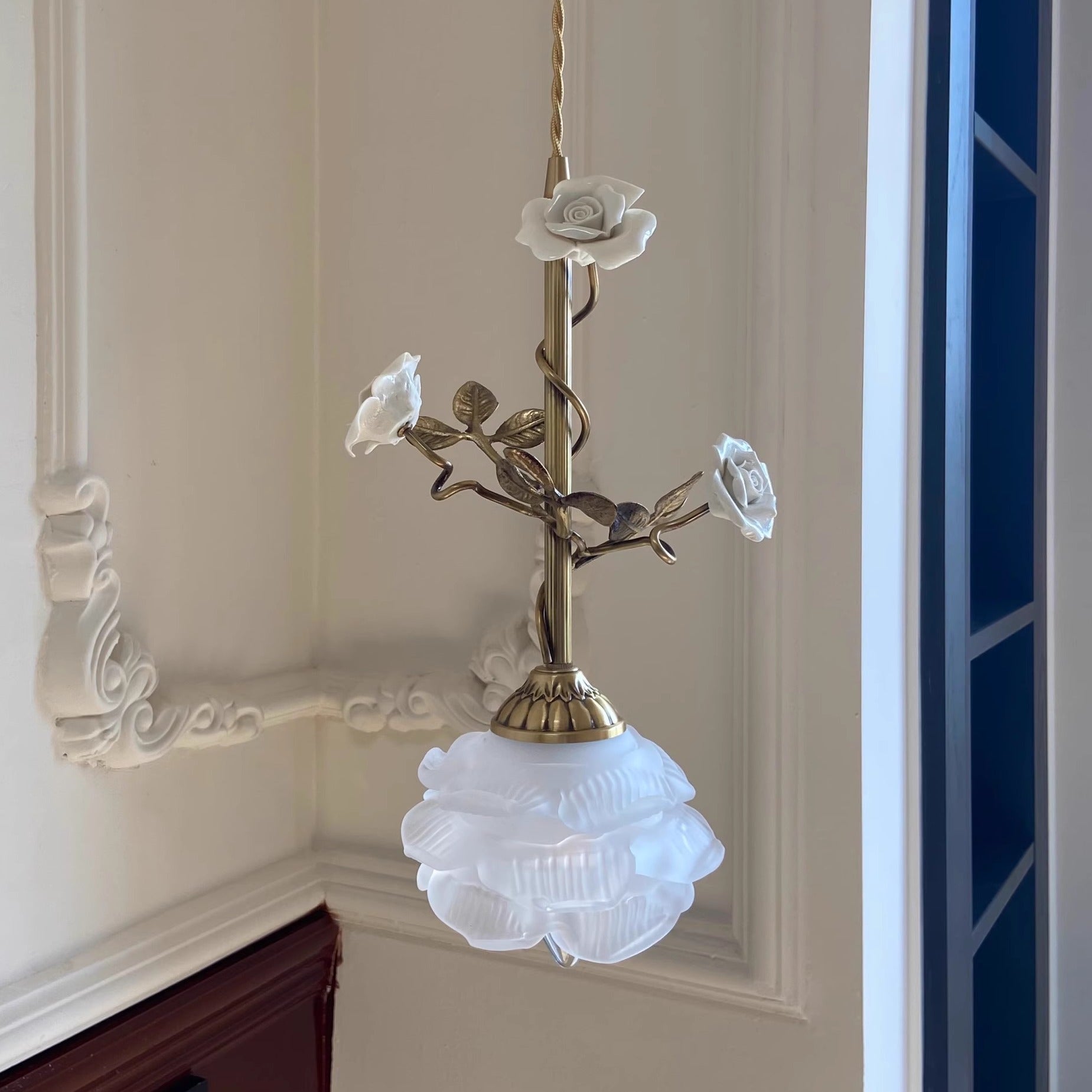 Romantic Botanical Pendant Light | Ormexis
