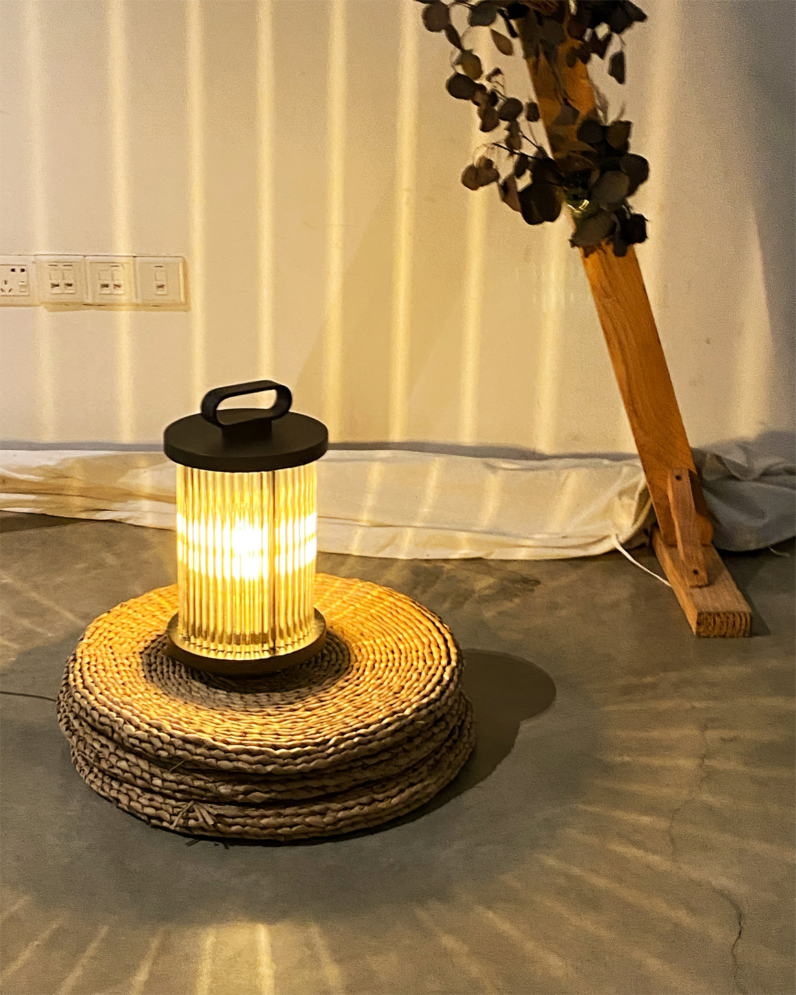 Lumière de lanterne en roseau radieux | Ormexis