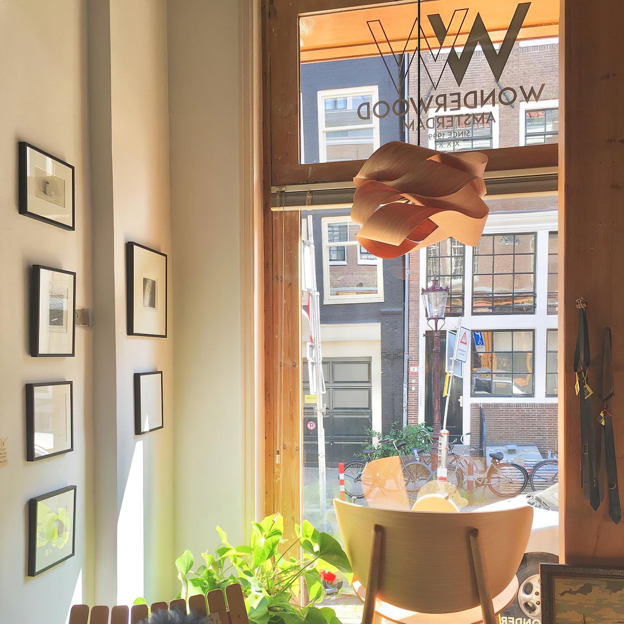 Lámpara Colgante Elara de Madera para Ambiente y Estilo en Comedor