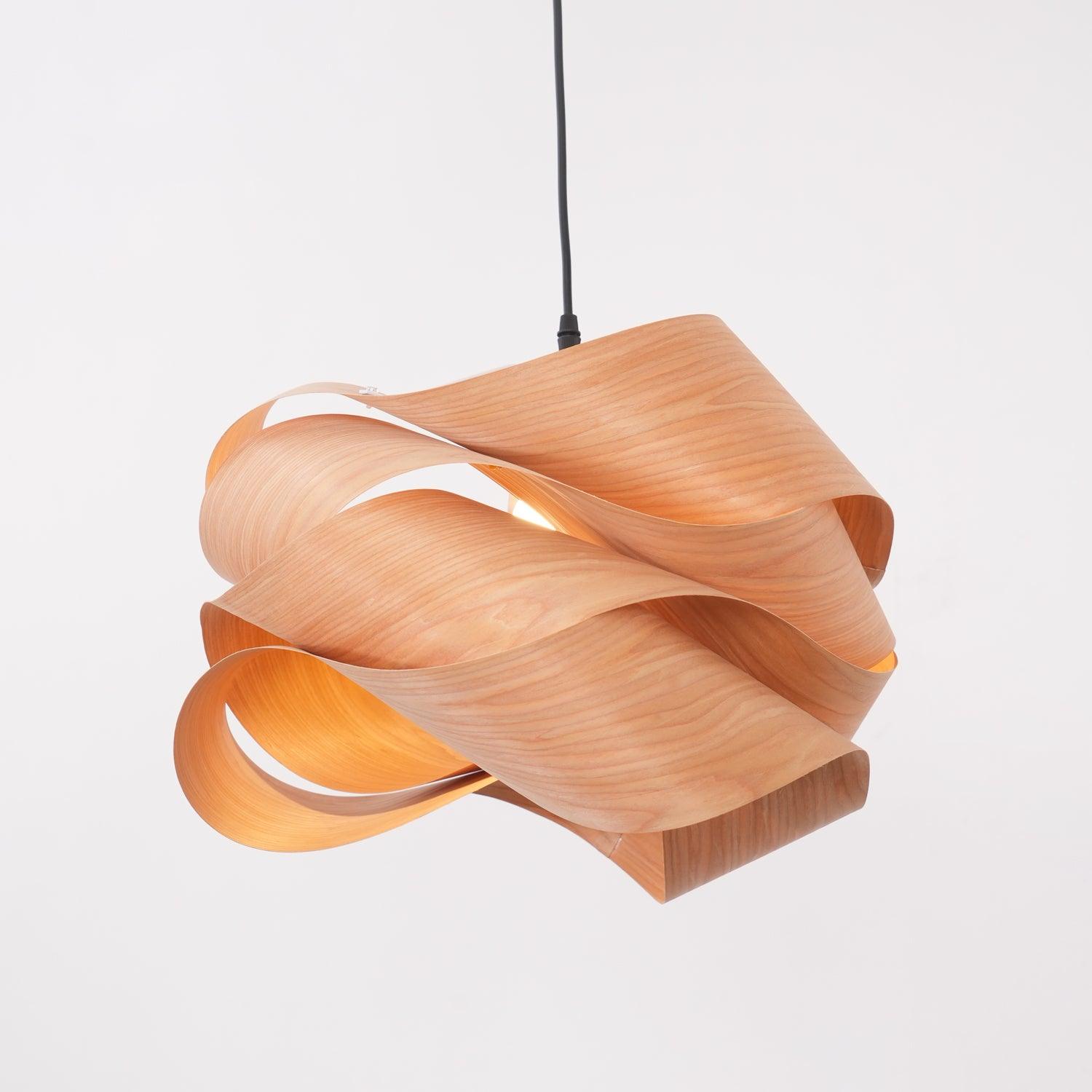 Lámpara Colgante Elara de Madera para Ambiente y Estilo en Comedor