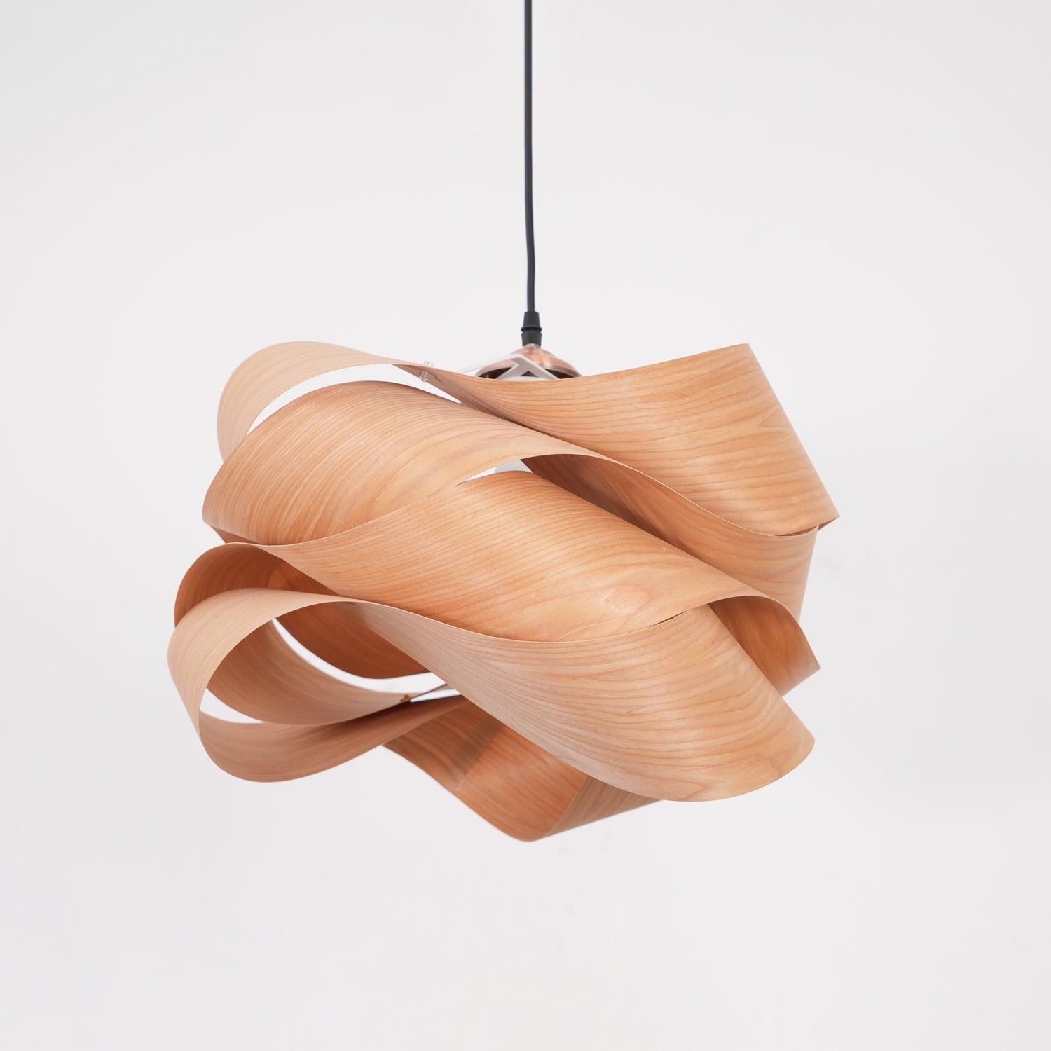 Lámpara Colgante Elara de Madera para Ambiente y Estilo en Comedor