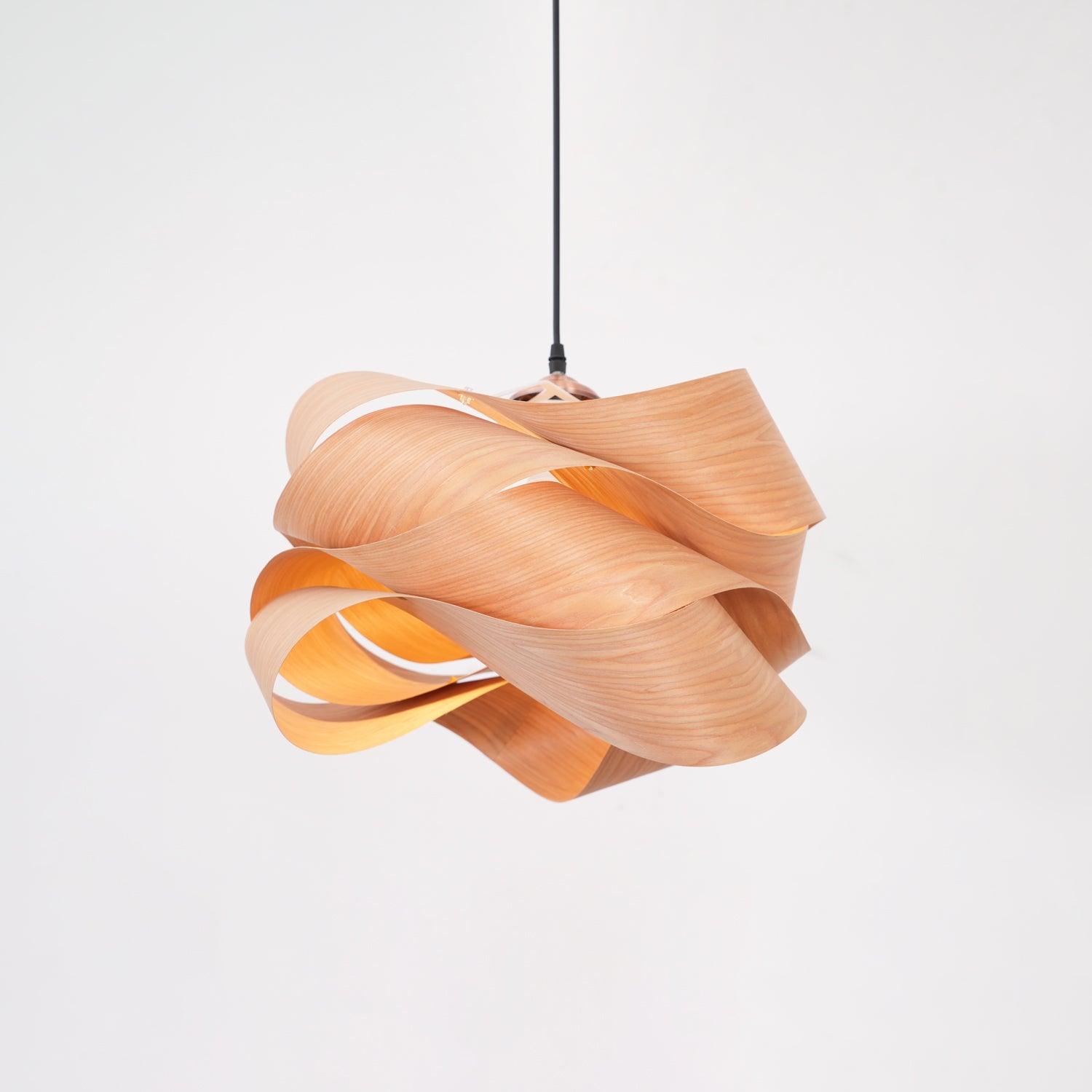 Lámpara Colgante Elara de Madera para Ambiente y Estilo en Comedor