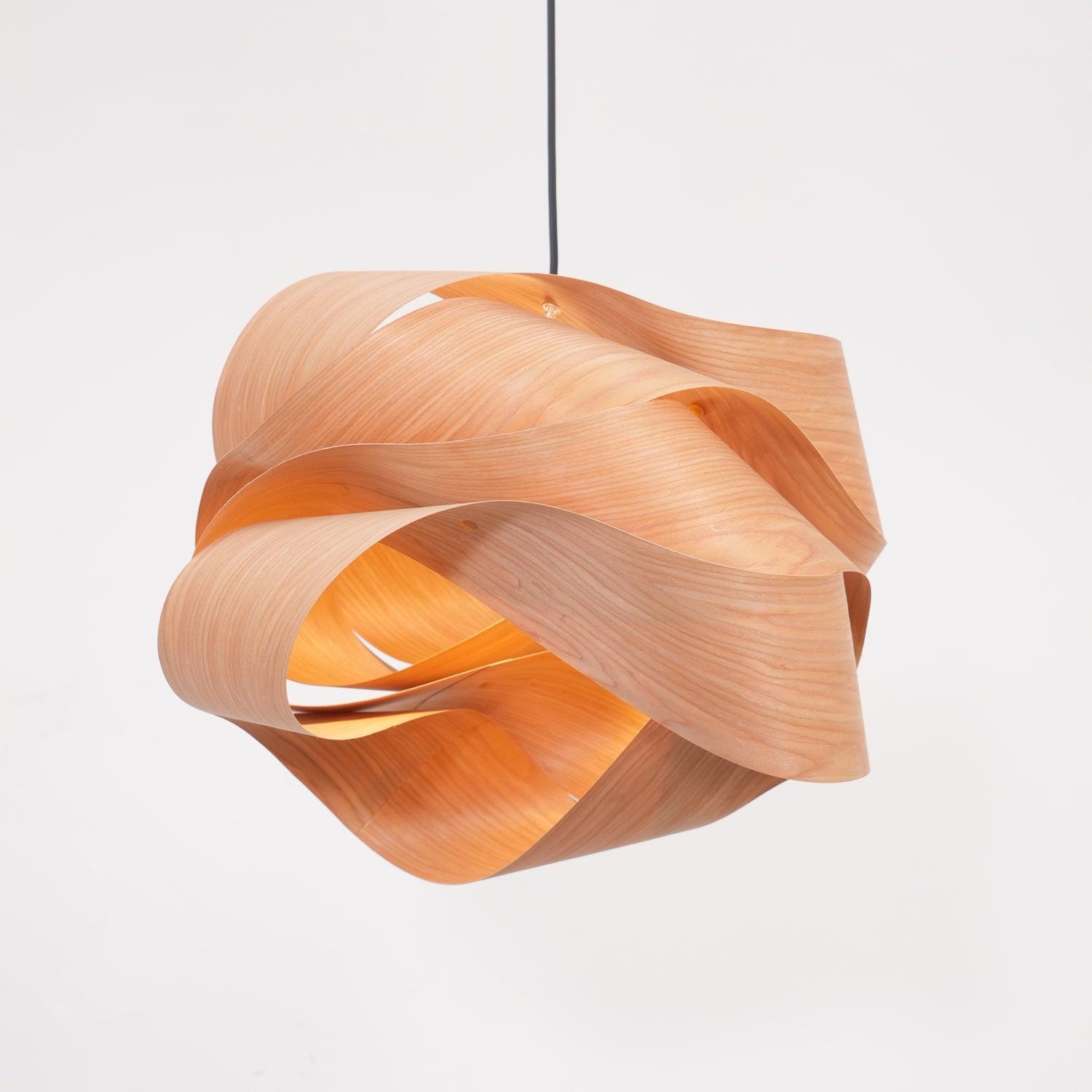 Lámpara Colgante Elara de Madera para Ambiente y Estilo en Comedor