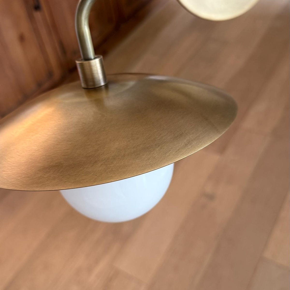 Coupe-opaalilasinen seinävalaisin | Ormexis