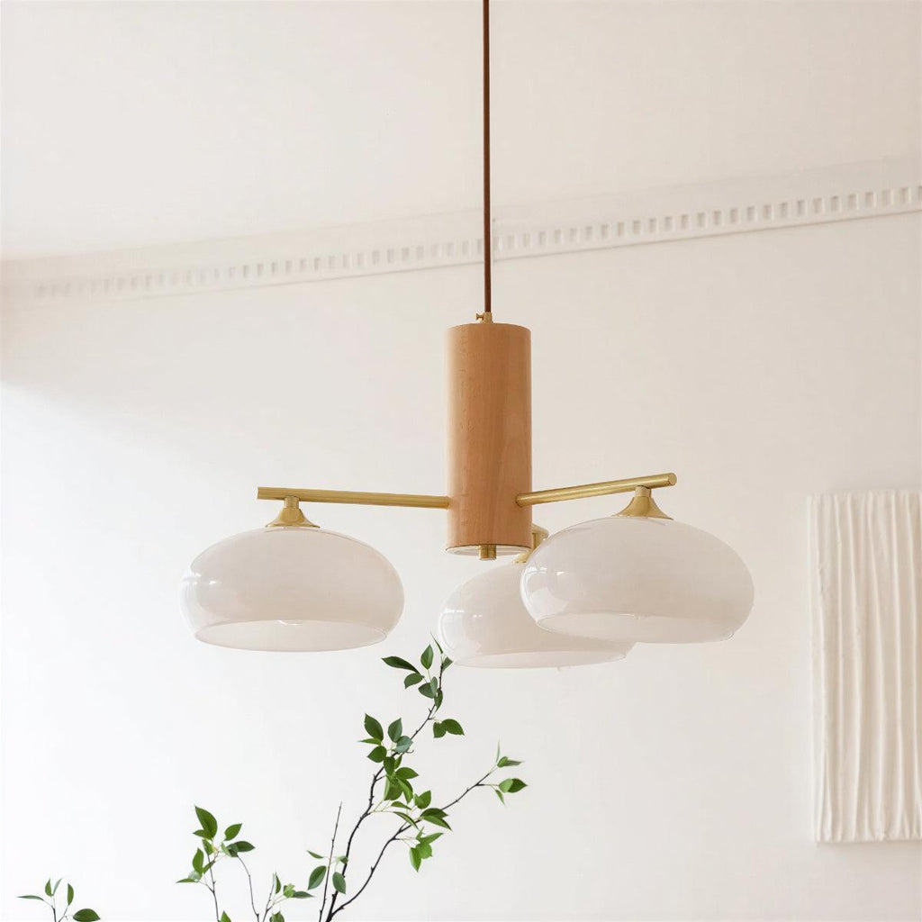 Lysekrone i messing og opalglass til spisestuen i mid-century-stil | Ormexis