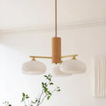 Lysekrone i messing og opalglass til spisestuen i mid-century-stil | Ormexis