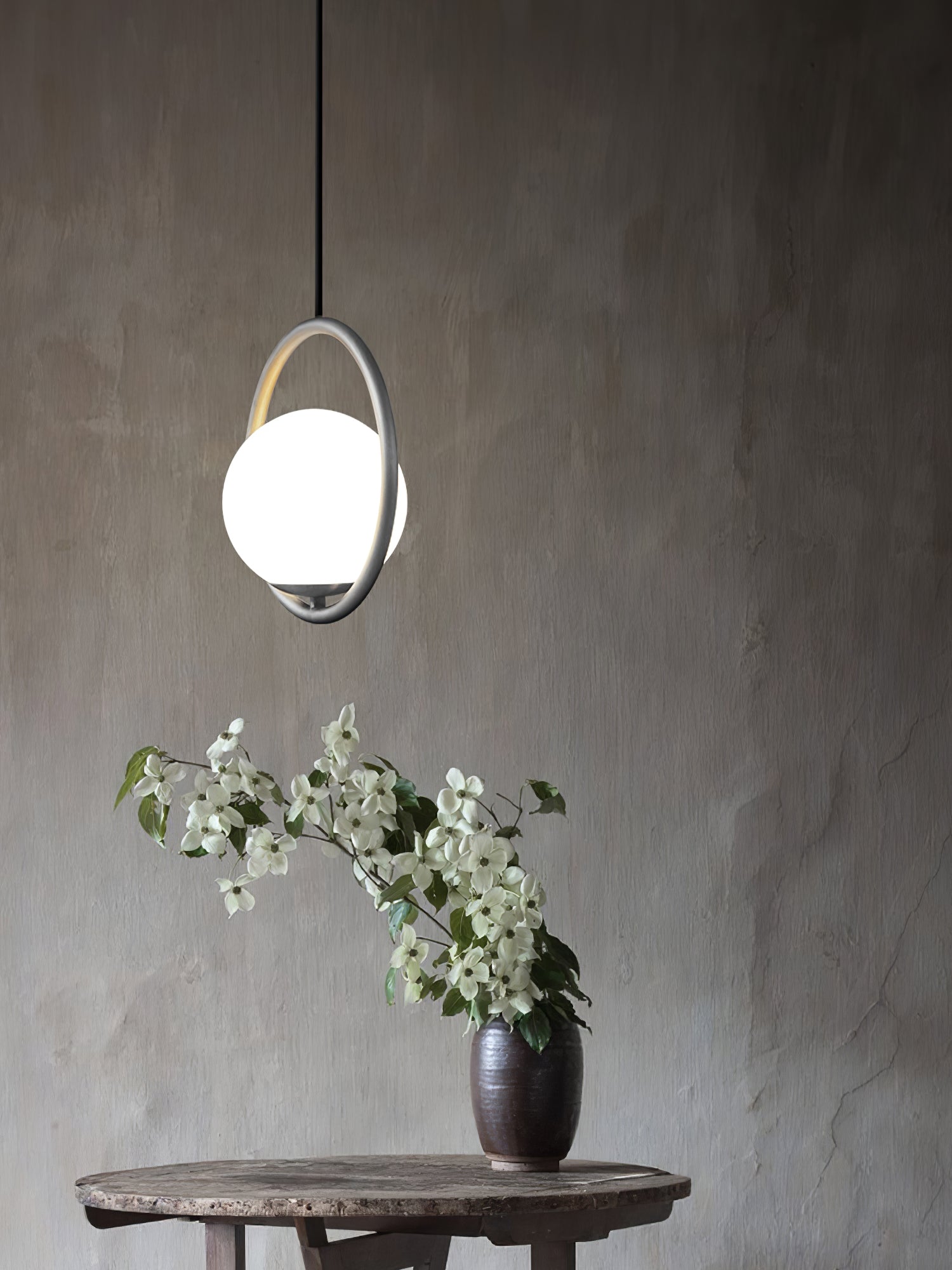Sleek Modern Pendant Ceiling Lamp | Ormexis