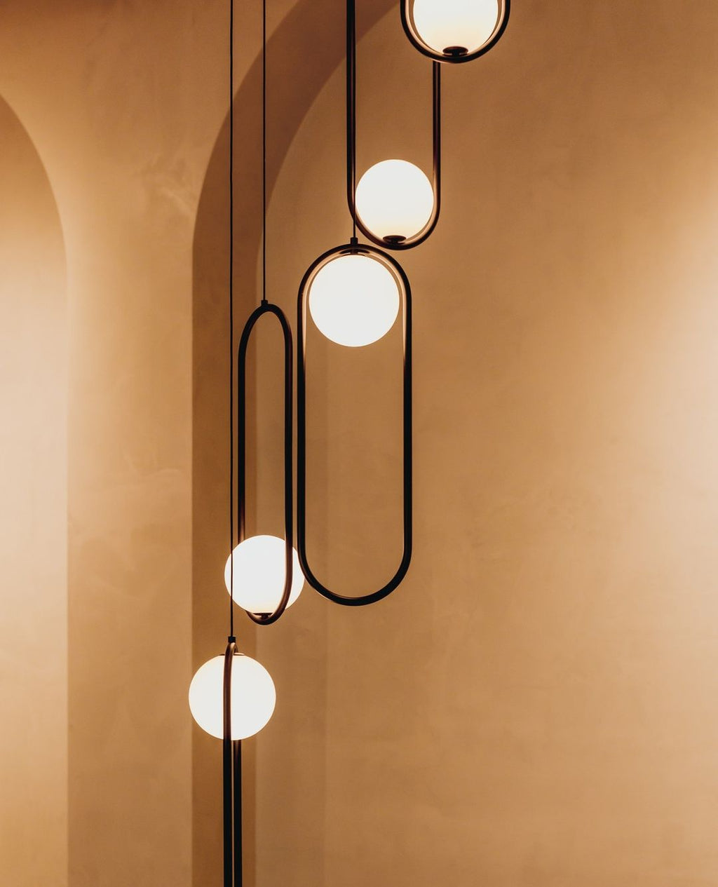 Sleek Modern Pendant Ceiling Lamp | Ormexis