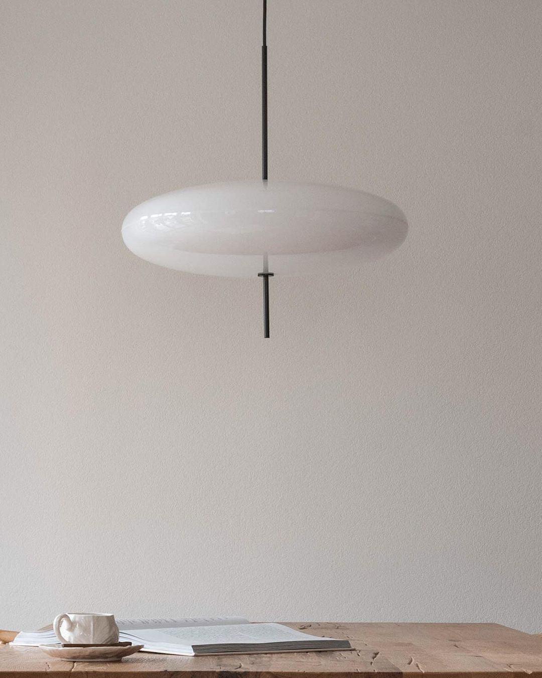 Model 2065 Midcentury-riippuvalaisin | Ormexis