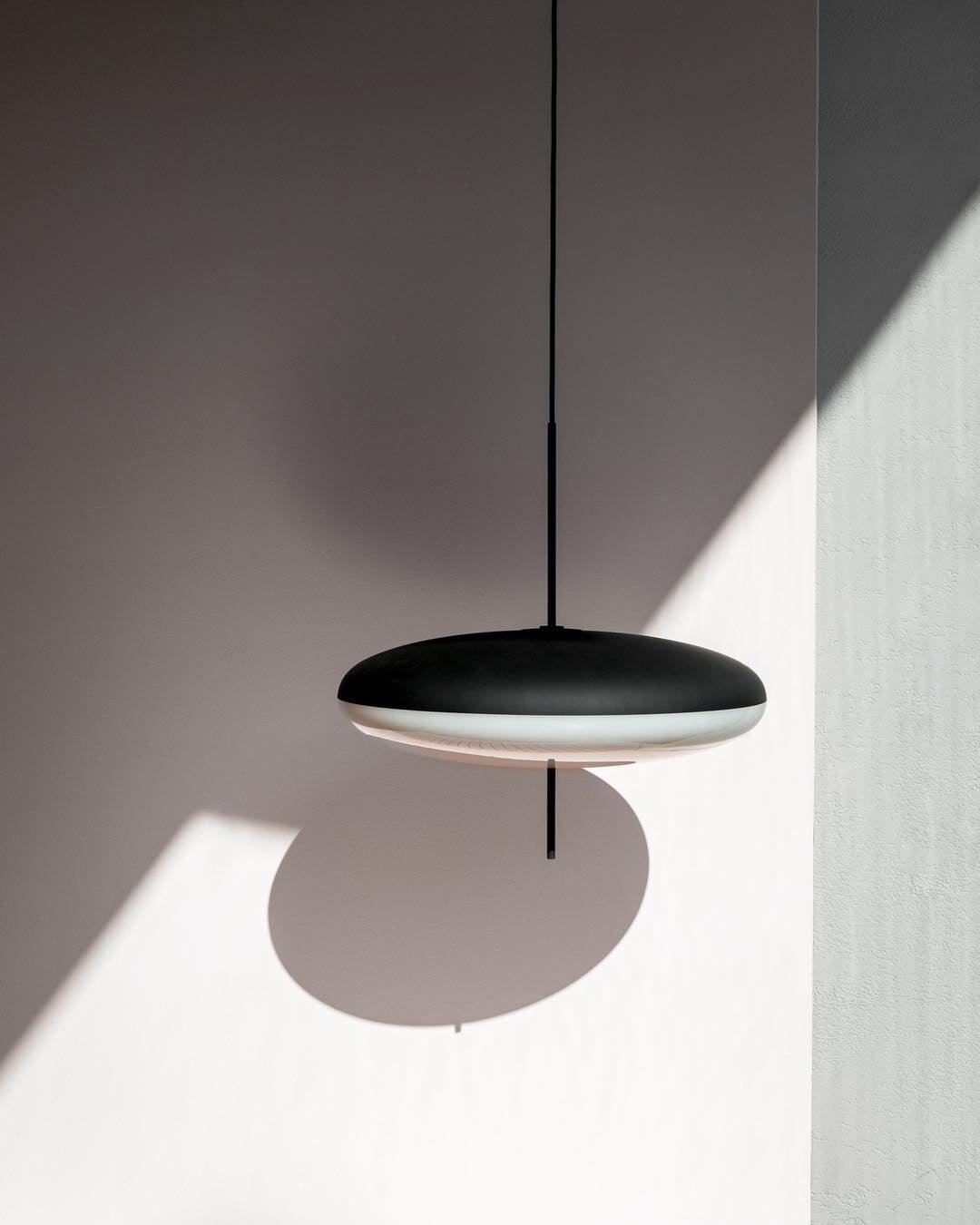 Model 2065 Midcentury-riippuvalaisin | Ormexis