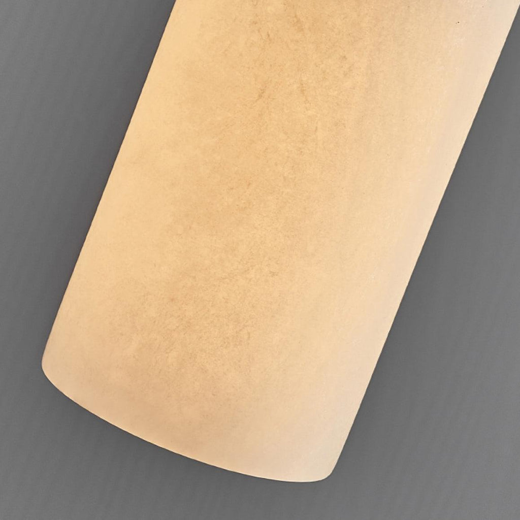 Moderne globependellampe i alabast med messingfinish | Ormexis