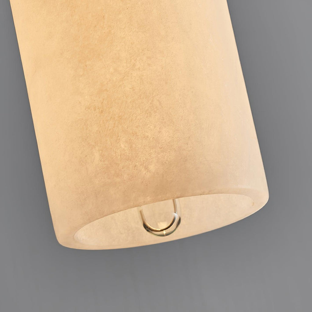 Moderne globependellampe i alabast med messingfinish | Ormexis