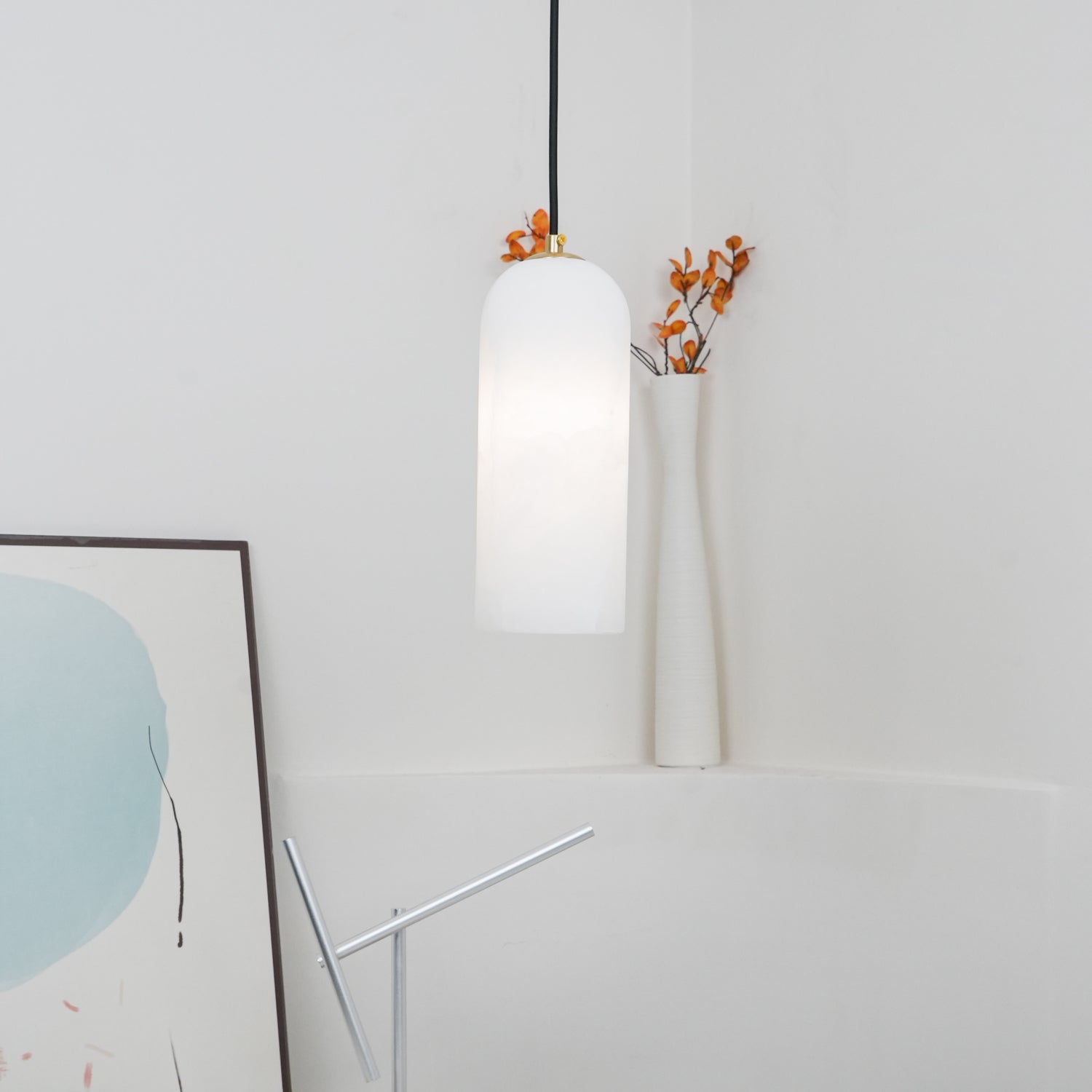 Moderne globependellampe i alabast med messingfinish | Ormexis