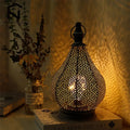 Lampe de table d'inspiration marocaine avec motifs complexes pour un éclairage chaleureux de la pièce