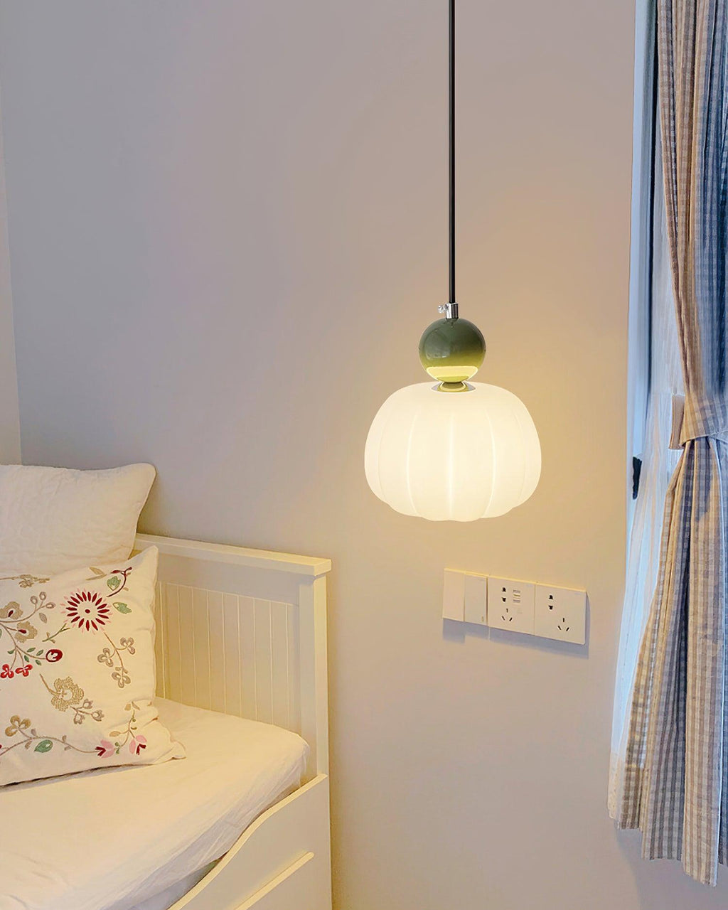 Bolvormige hanglamp met accentverlichting | Ormexis