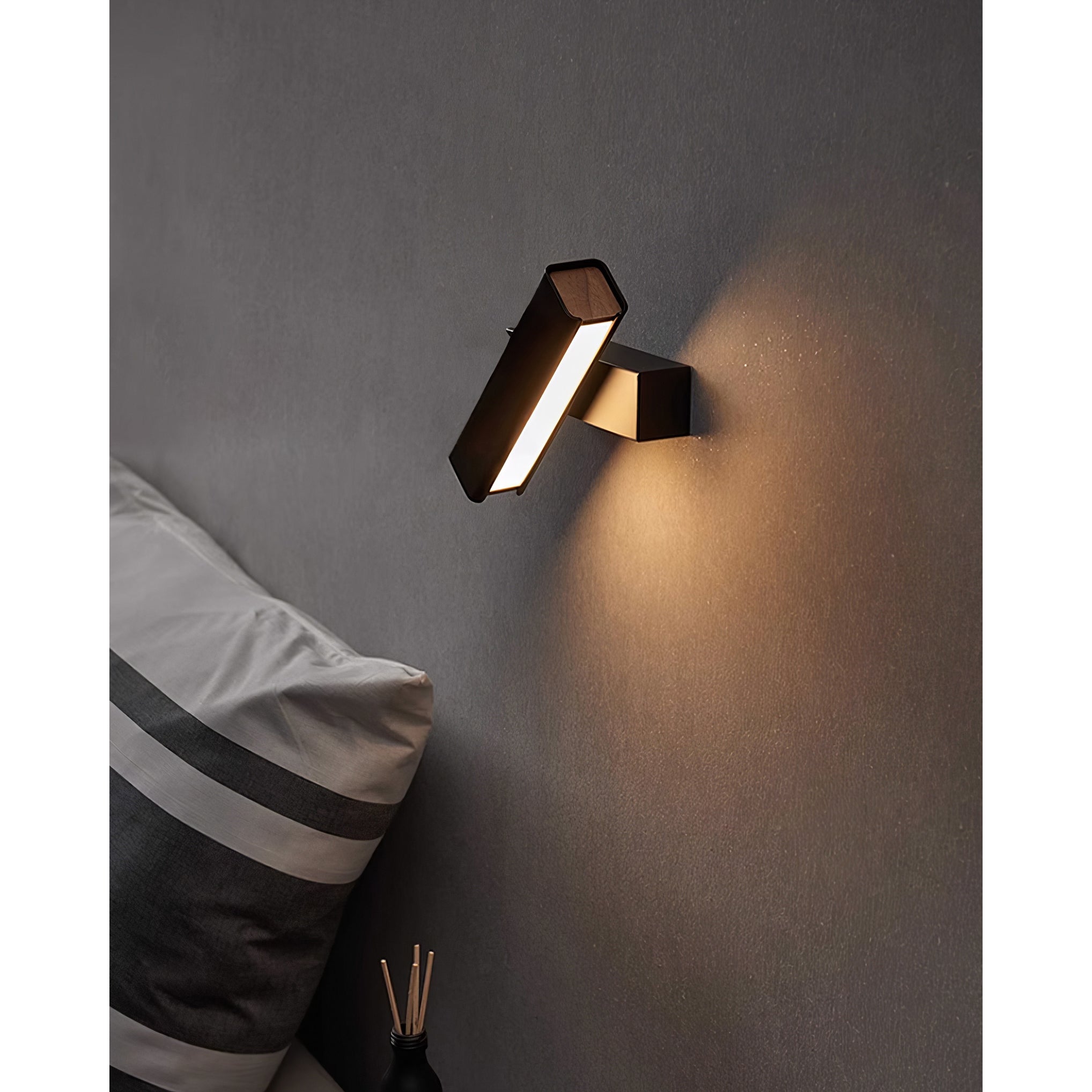 Scandinavian Angular Wall Sconce | Ormexis