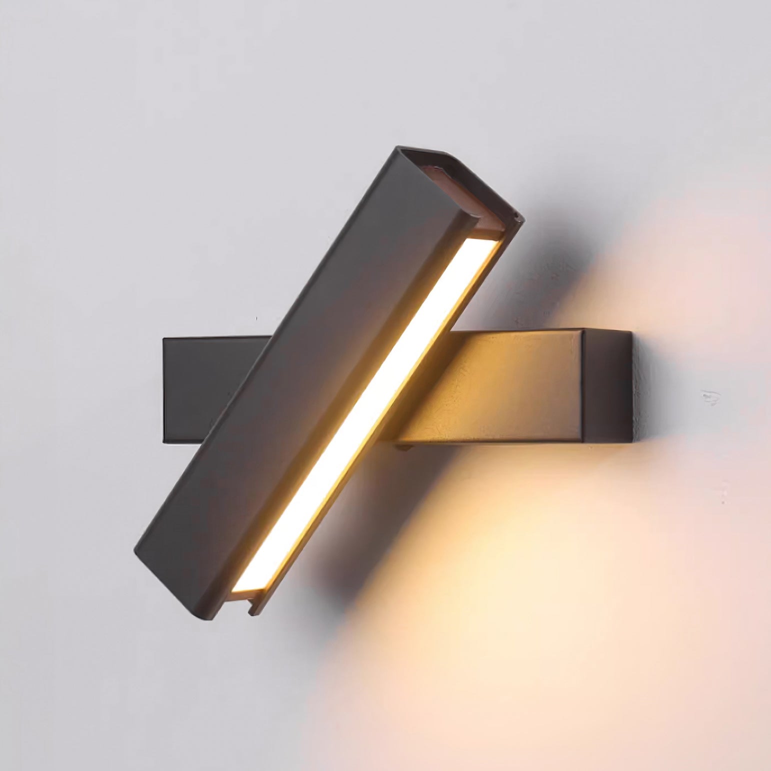 Scandinavian Angular Wall Sconce | Ormexis
