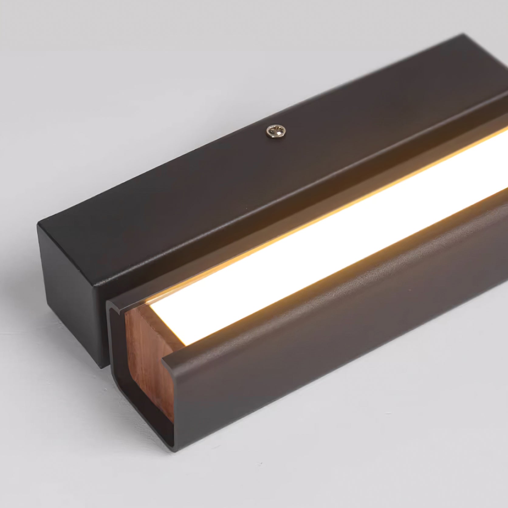 Scandinavian Angular Wall Sconce | Ormexis