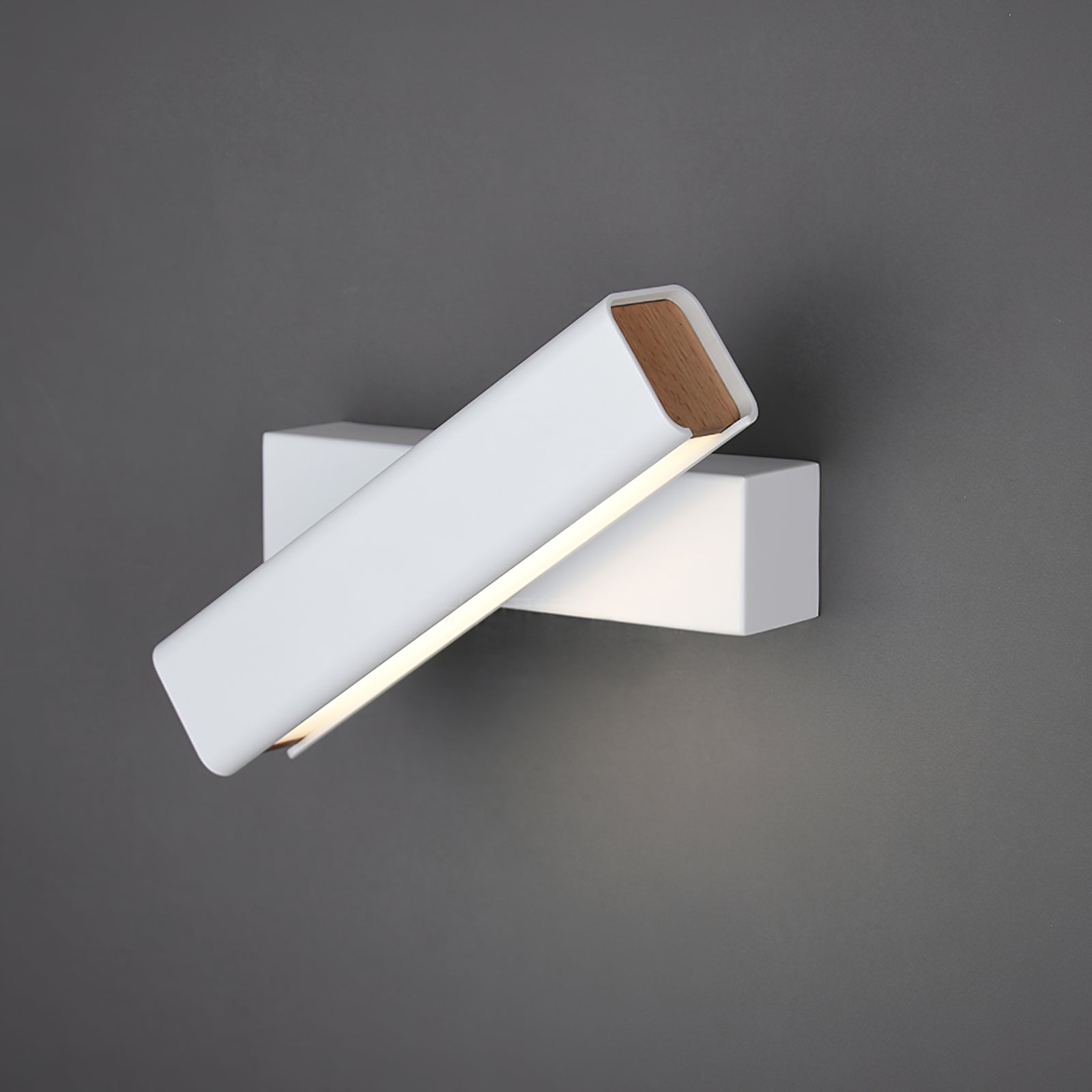 Scandinavian Angular Wall Sconce | Ormexis