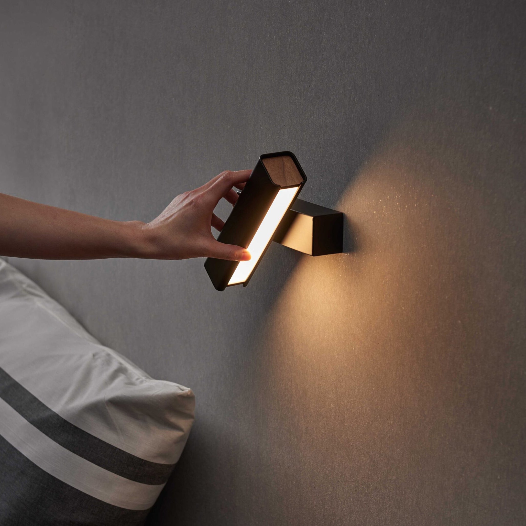 Scandinavian Angular Wall Sconce | Ormexis