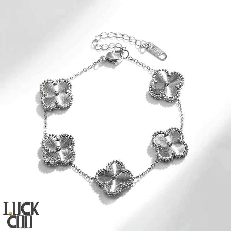 Nature's Charm Adjustable Chain Clover Bracelet For Timeless Style
