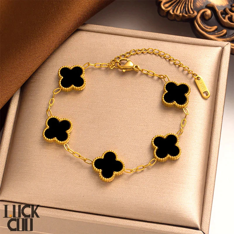 Nature's Charm Adjustable Chain Clover Bracelet For Timeless Style