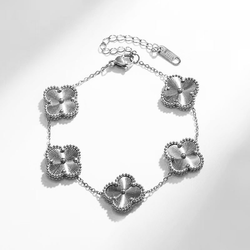 Nature's Charm Adjustable Chain Clover Bracelet For Timeless Style