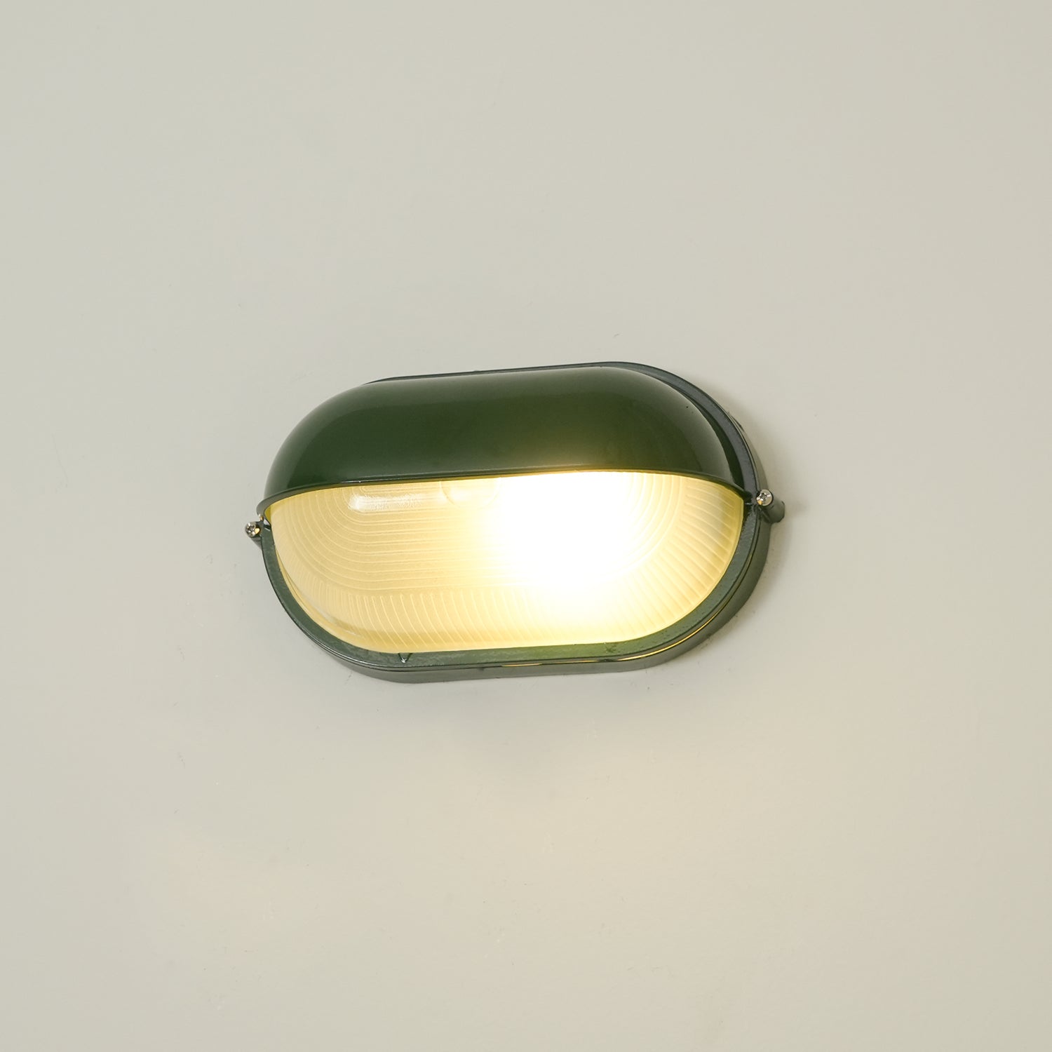 Przemysłowa lampa ścienna typu bulkhead | Ormexis