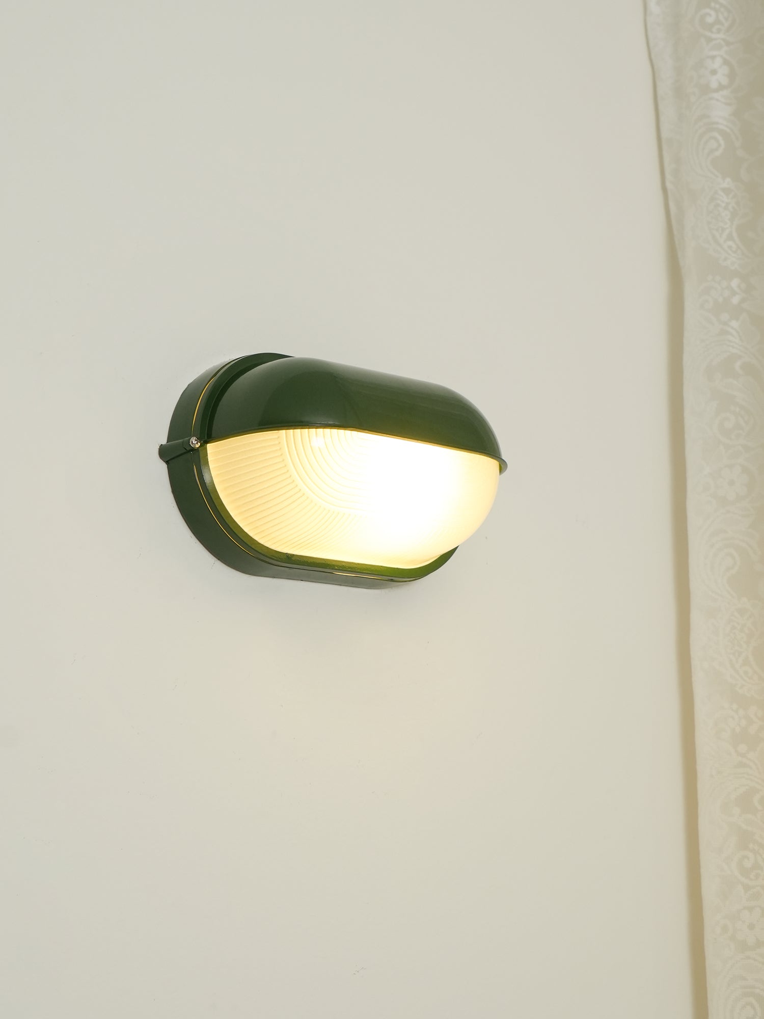 Przemysłowa lampa ścienna typu bulkhead | Ormexis