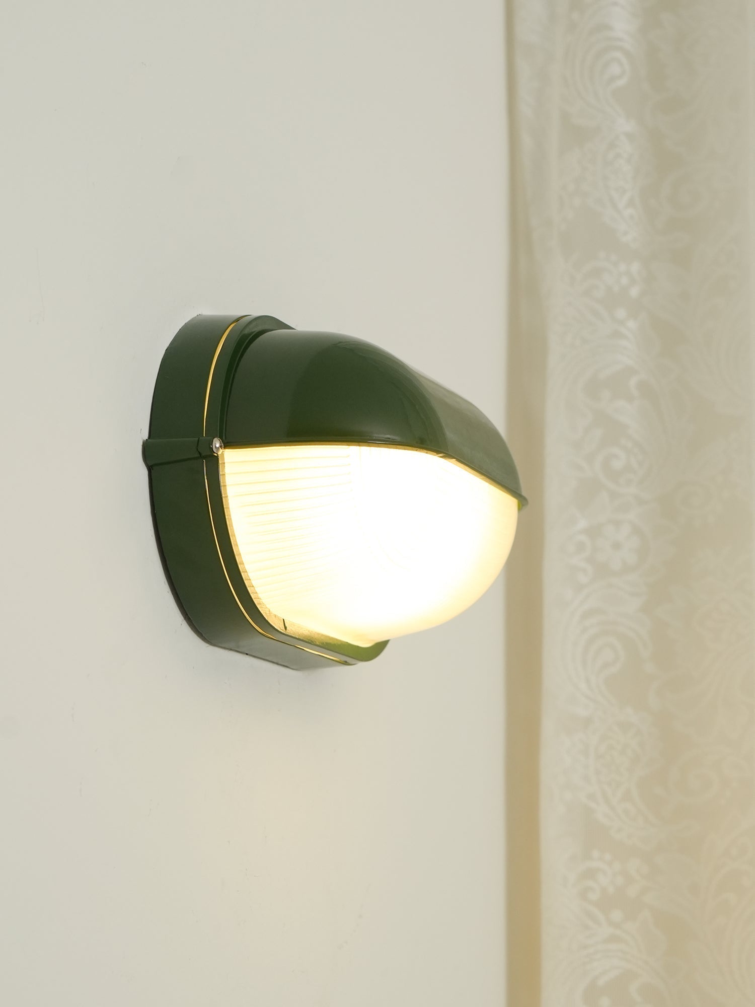 Przemysłowa lampa ścienna typu bulkhead | Ormexis