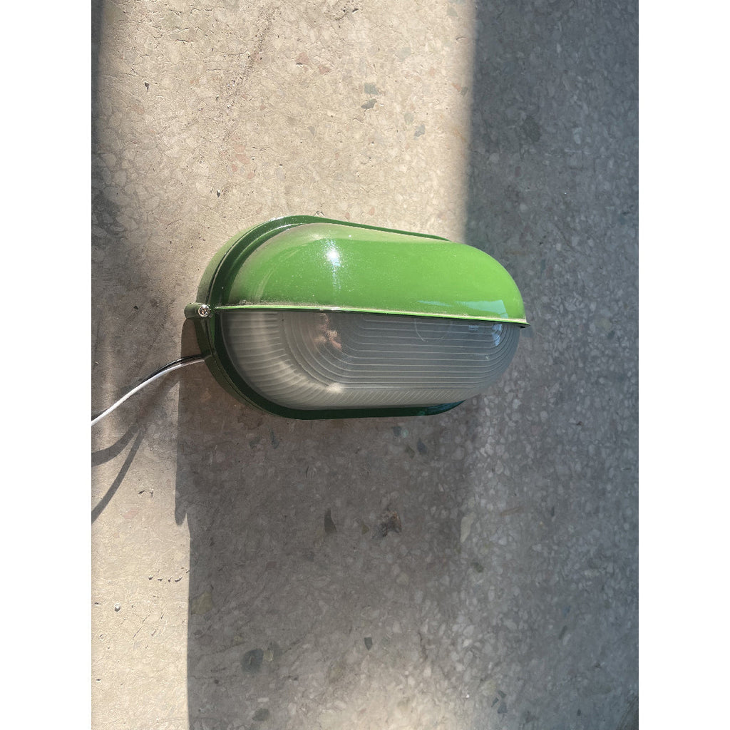 Przemysłowa lampa ścienna typu bulkhead | Ormexis