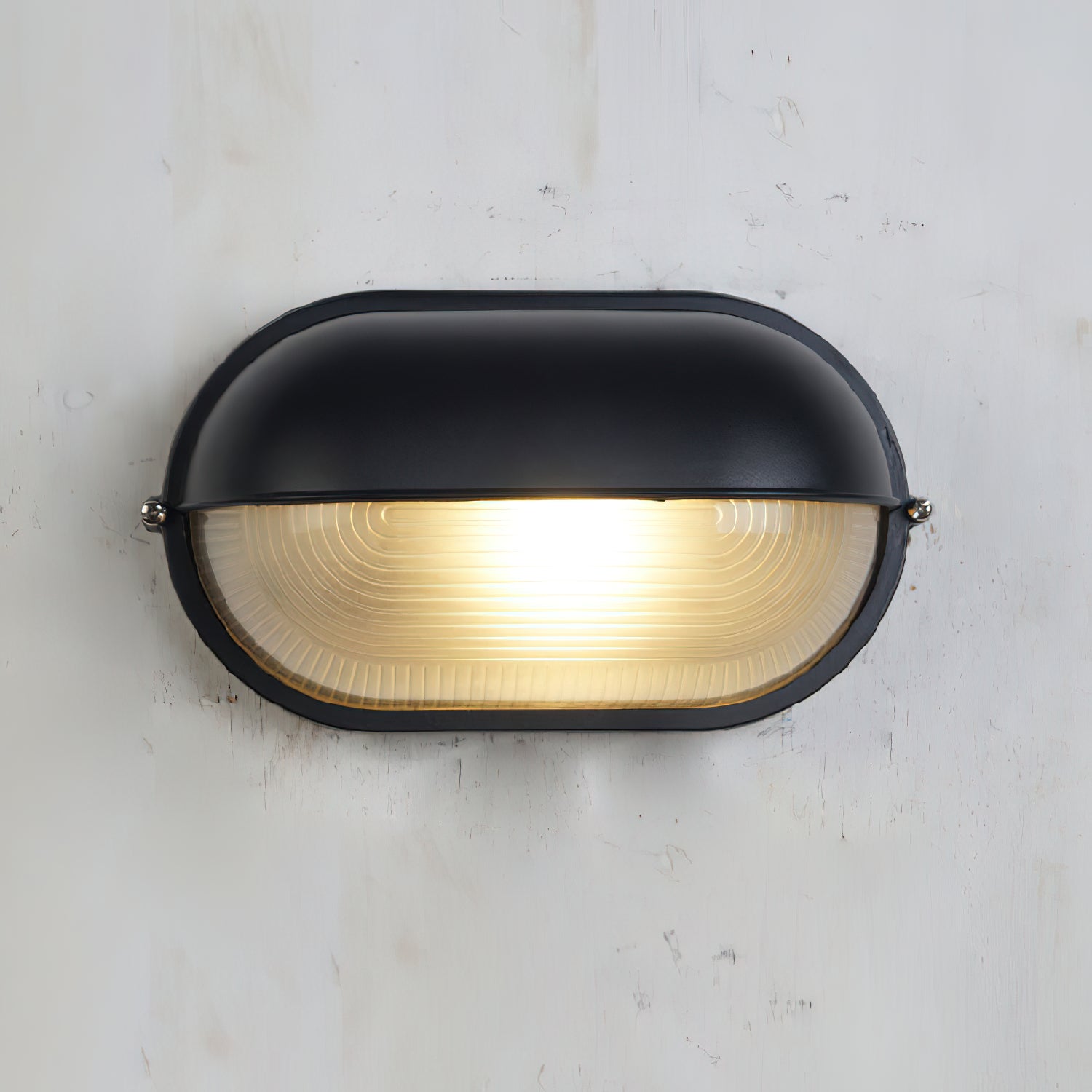 Przemysłowa lampa ścienna typu bulkhead | Ormexis
