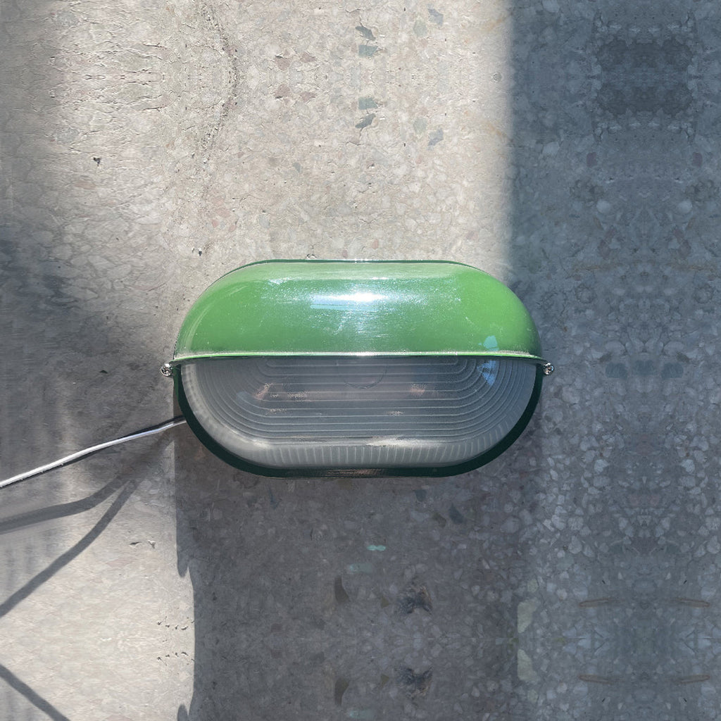 Przemysłowa lampa ścienna typu bulkhead | Ormexis
