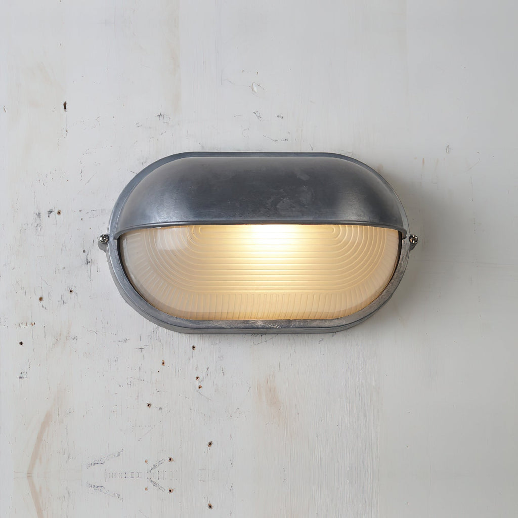 Przemysłowa lampa ścienna typu bulkhead | Ormexis