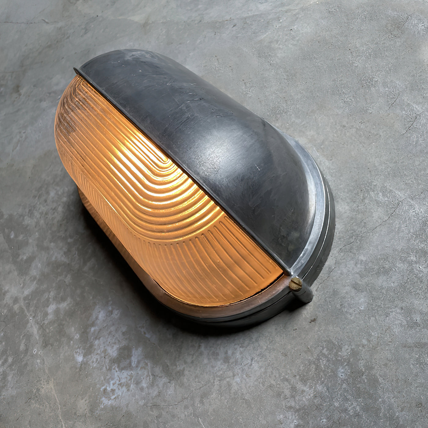 Przemysłowa lampa ścienna typu bulkhead | Ormexis