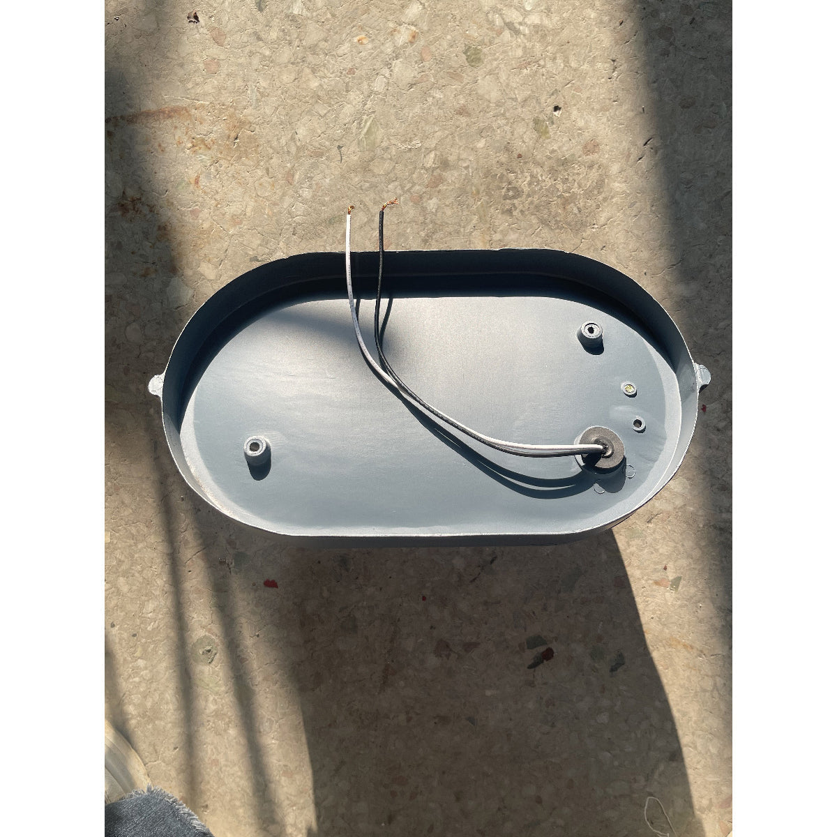 Przemysłowa lampa ścienna typu bulkhead | Ormexis