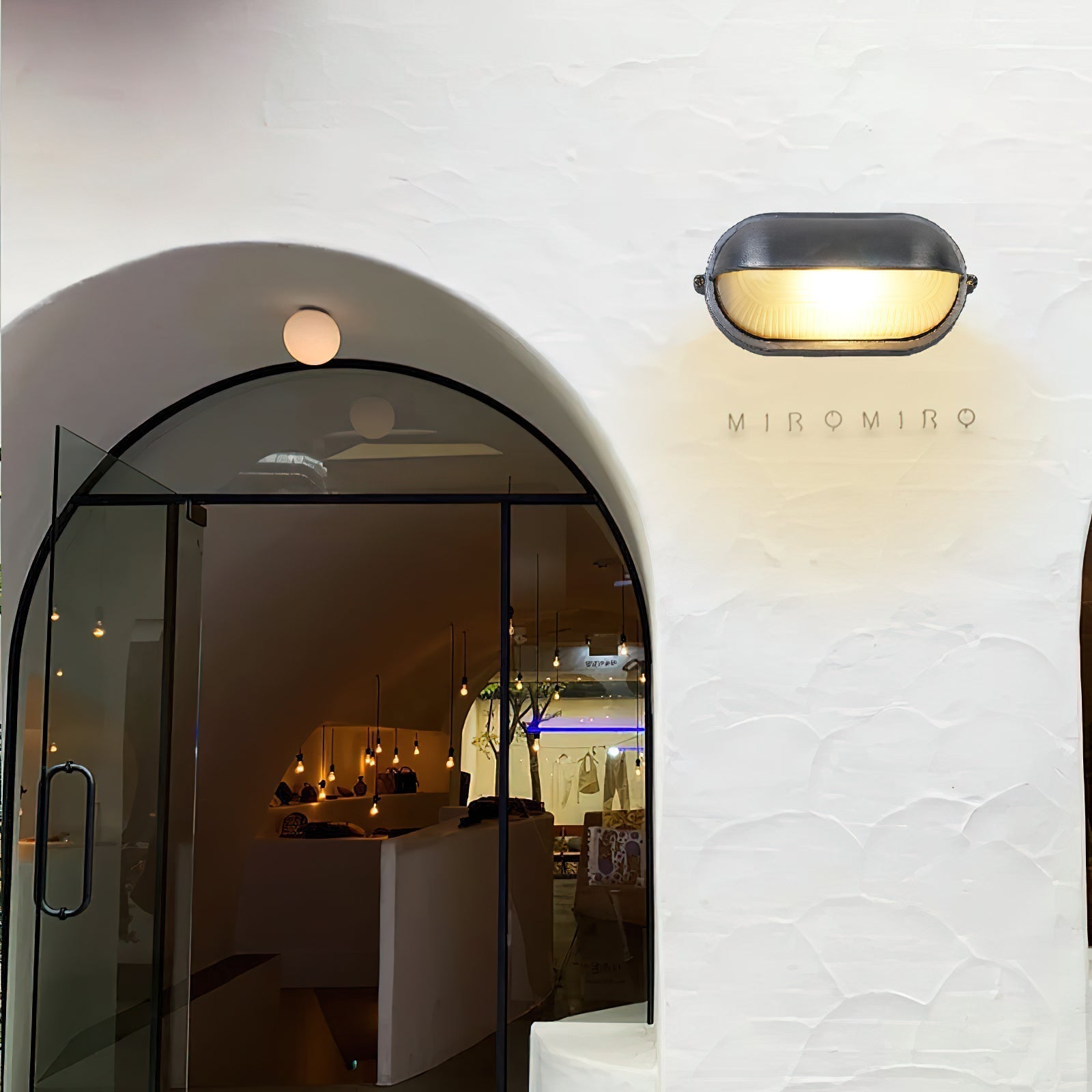 Przemysłowa lampa ścienna typu bulkhead | Ormexis