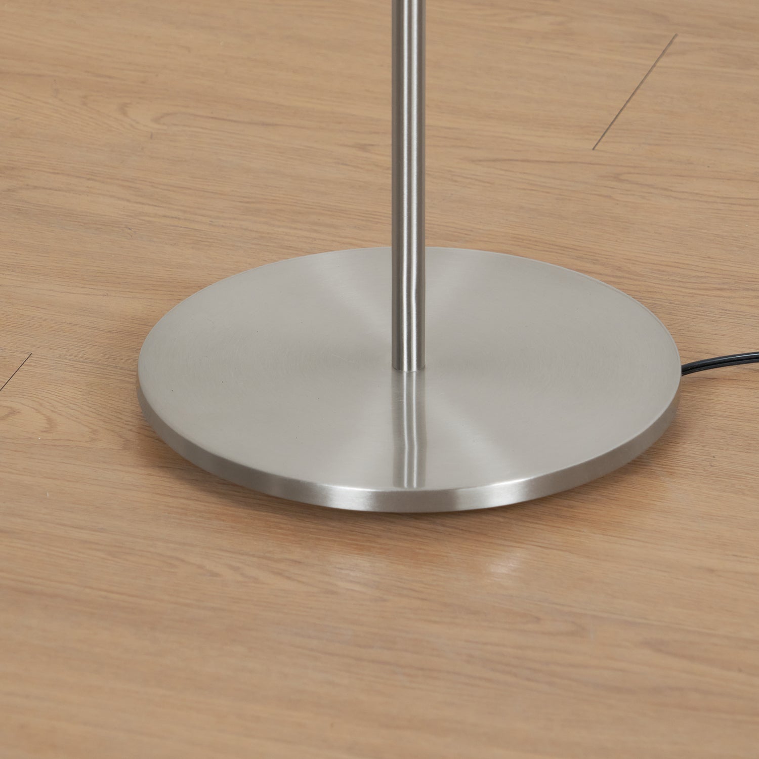 Spherical Ribbed Shade Floor Lamp | Ormexis