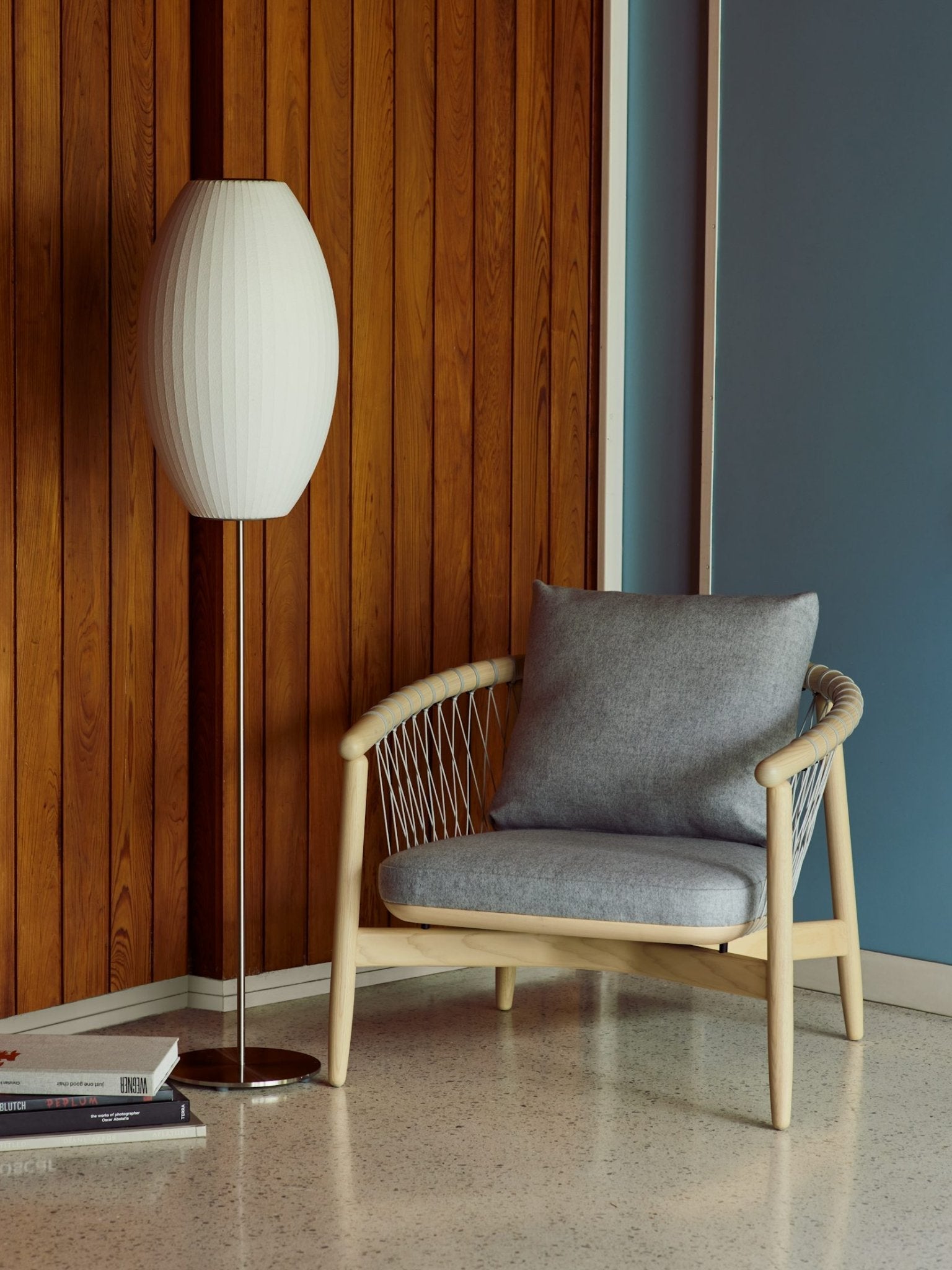 Spherical Ribbed Shade Floor Lamp | Ormexis