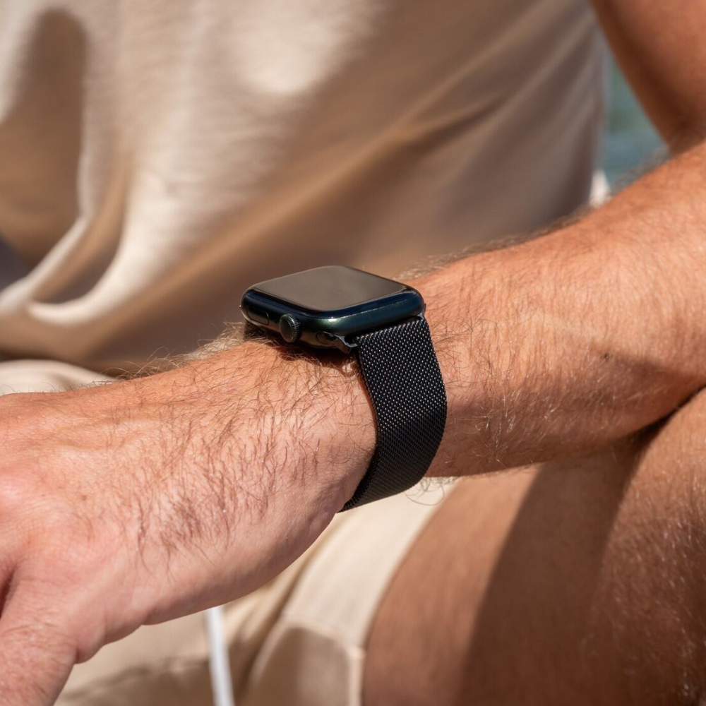Curea ediția Milanese cu finisaj negru elegant pentru Apple Watch
