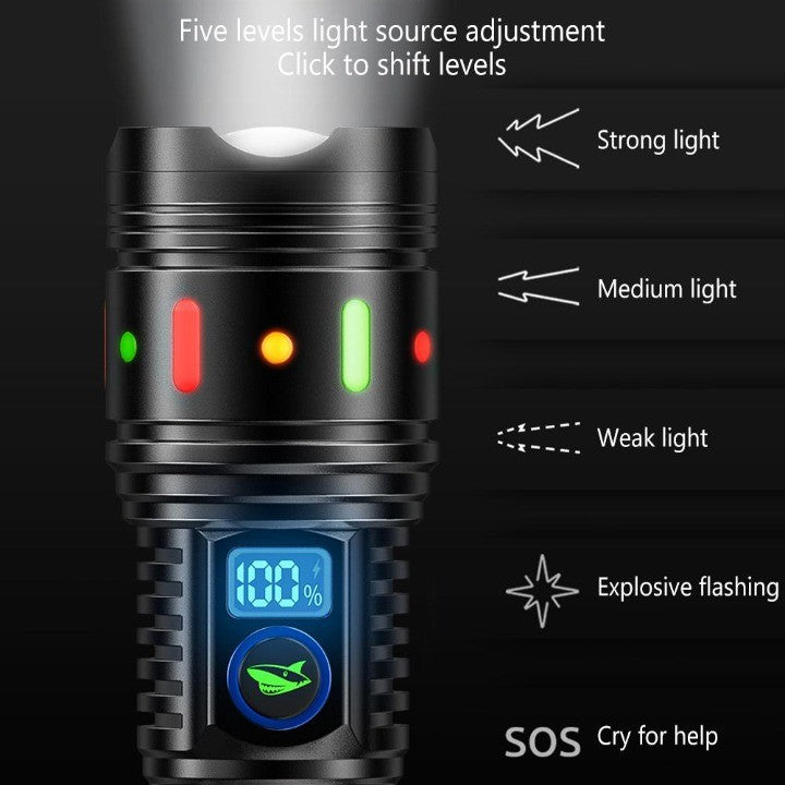 Lampe de poche longue portée Outdoor Essentials pour camping et randonnée