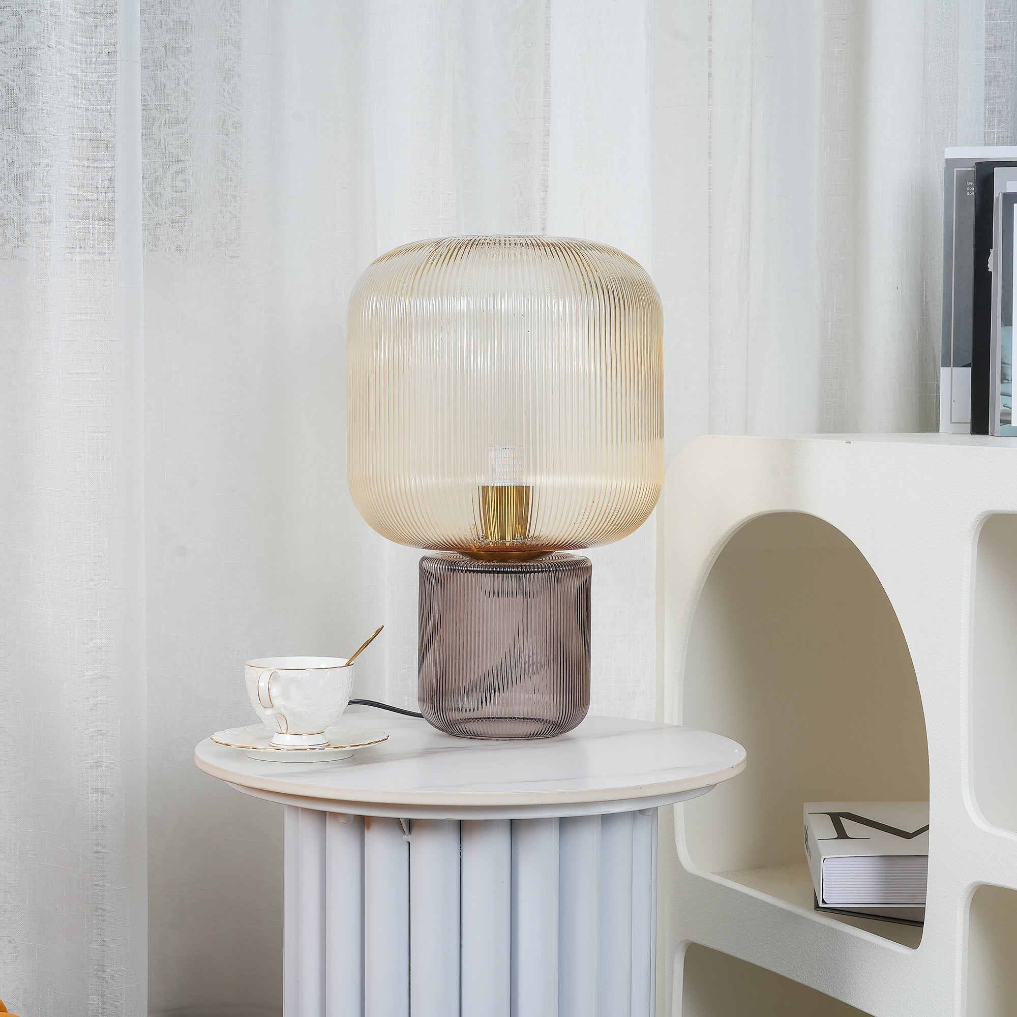 Rurkowa szklana lampa stołowa | Ormexis
