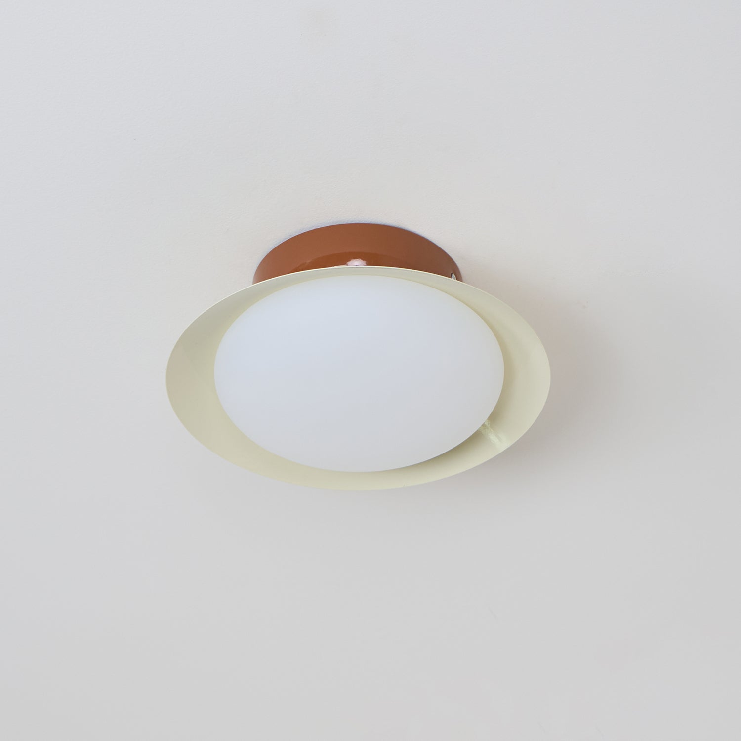 Retro Saucer Flush Mount Light | Ormexis