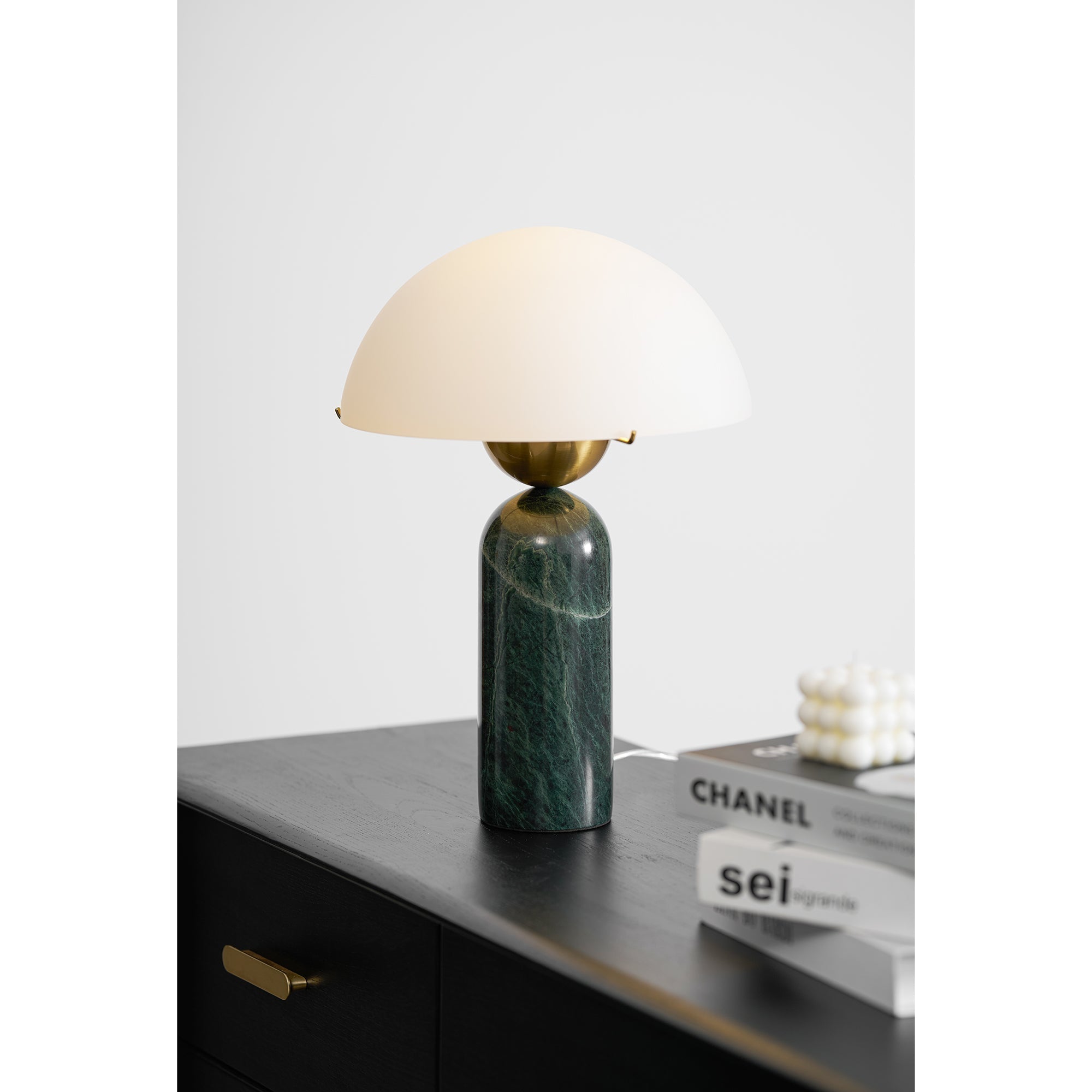 Vellum Alabaster Table Lamp | Ormexis