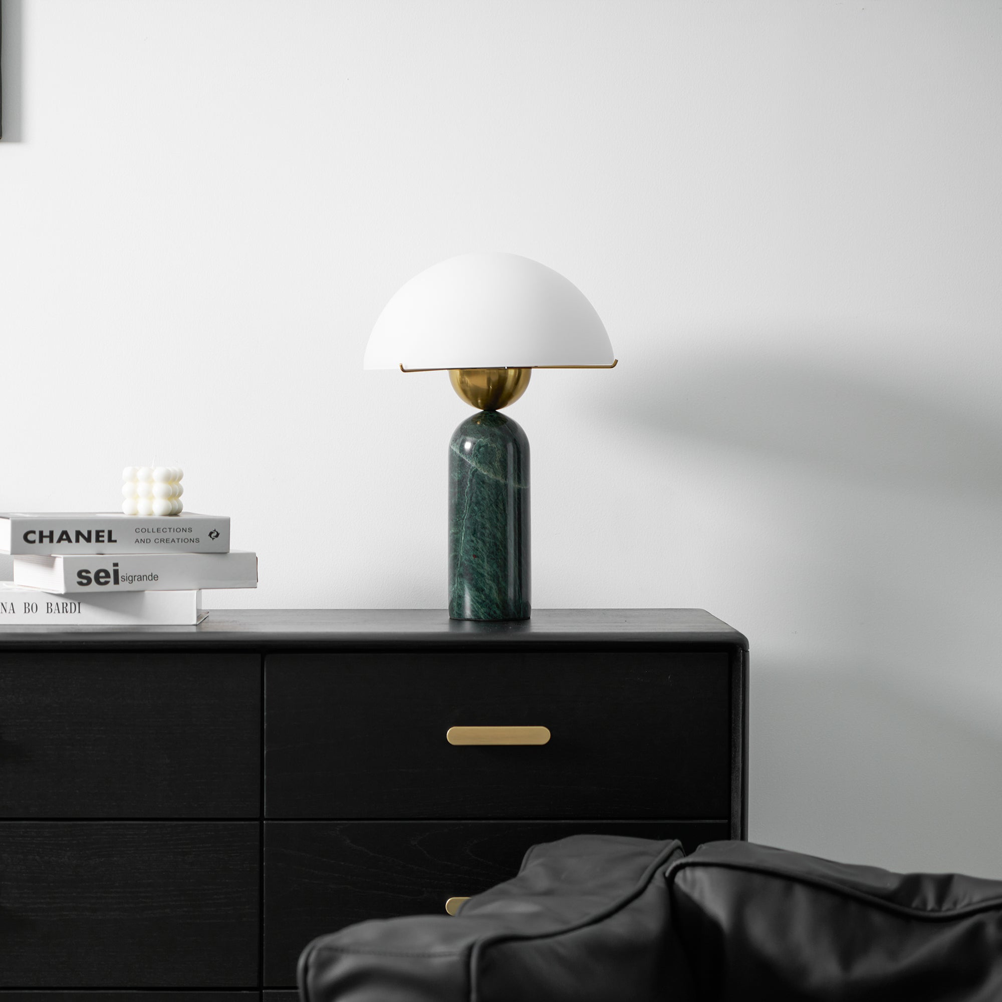 Vellum Alabaster Table Lamp | Ormexis
