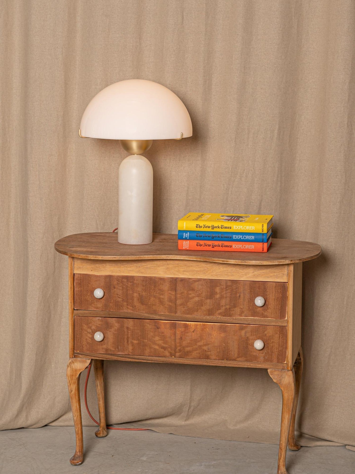 Vellum Alabaster Table Lamp | Ormexis