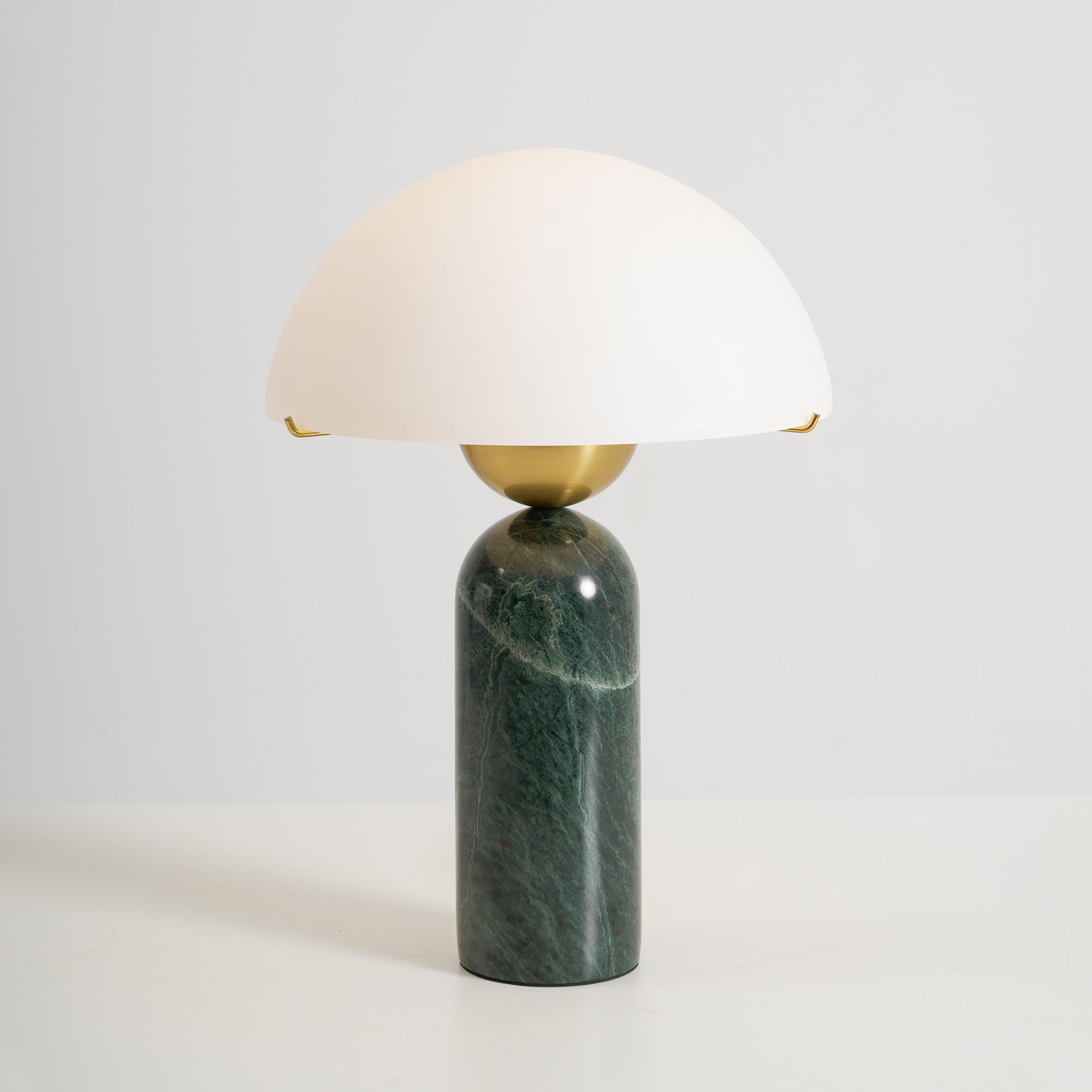 Vellum Alabaster Table Lamp | Ormexis