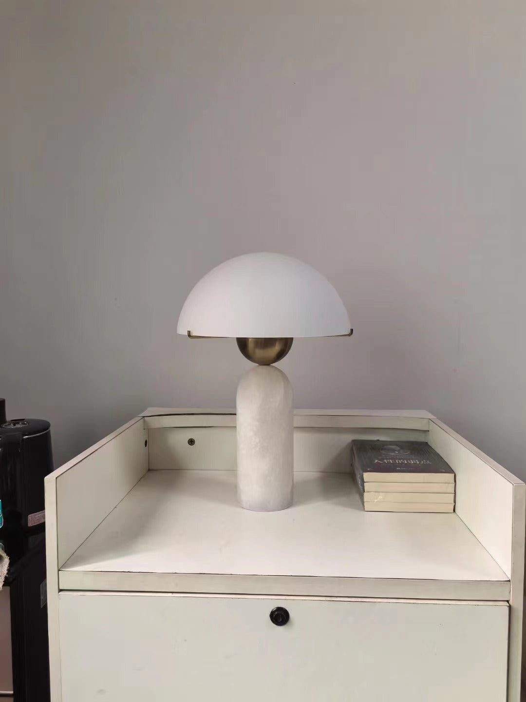 Vellum Alabaster Table Lamp | Ormexis