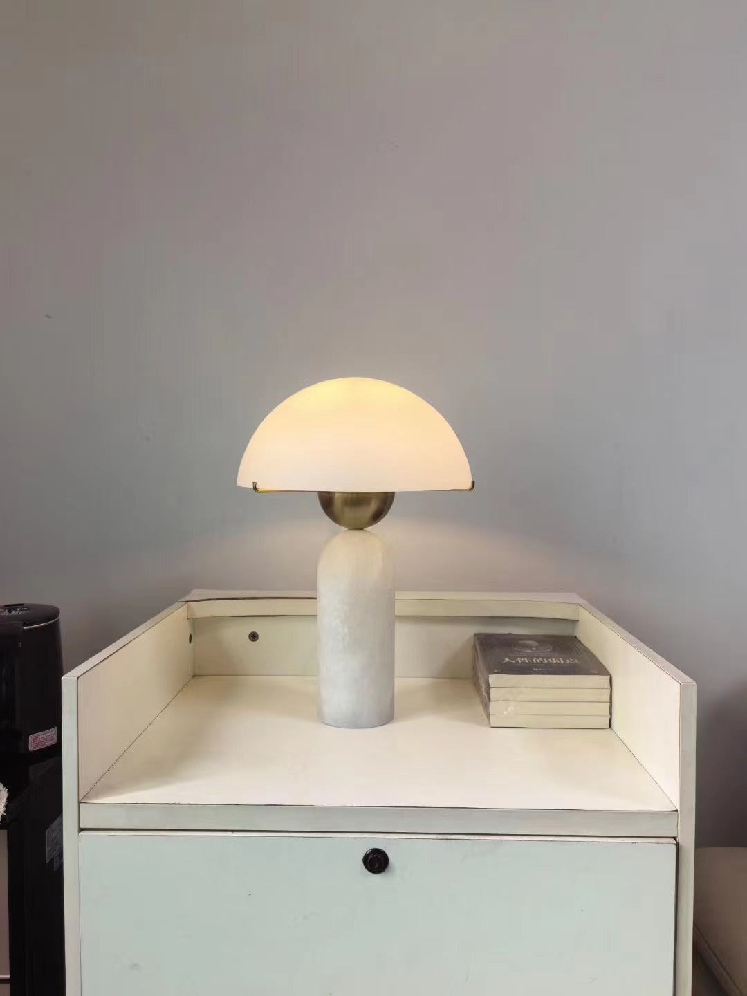 Vellum Alabaster Table Lamp | Ormexis