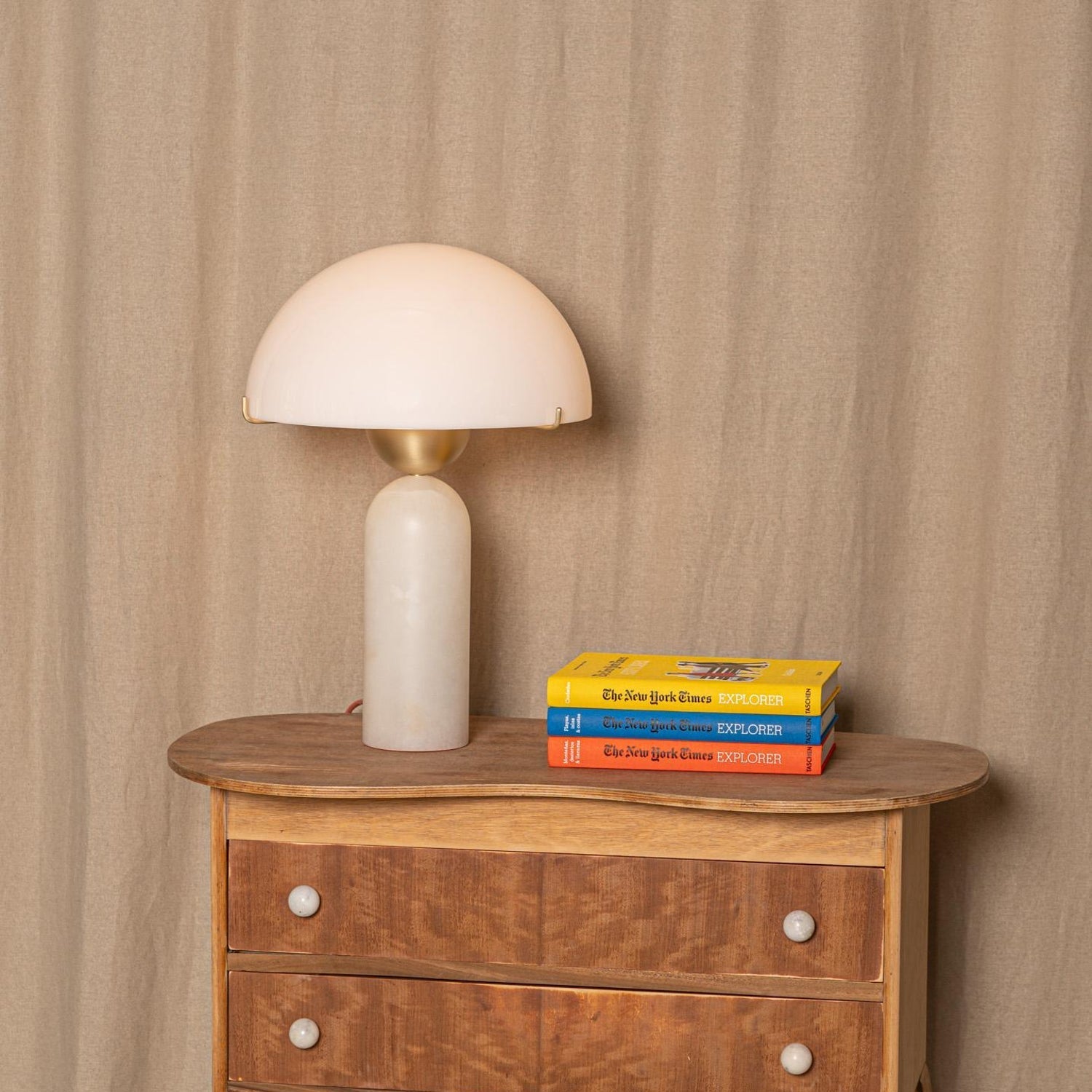 Vellum Alabaster Table Lamp | Ormexis